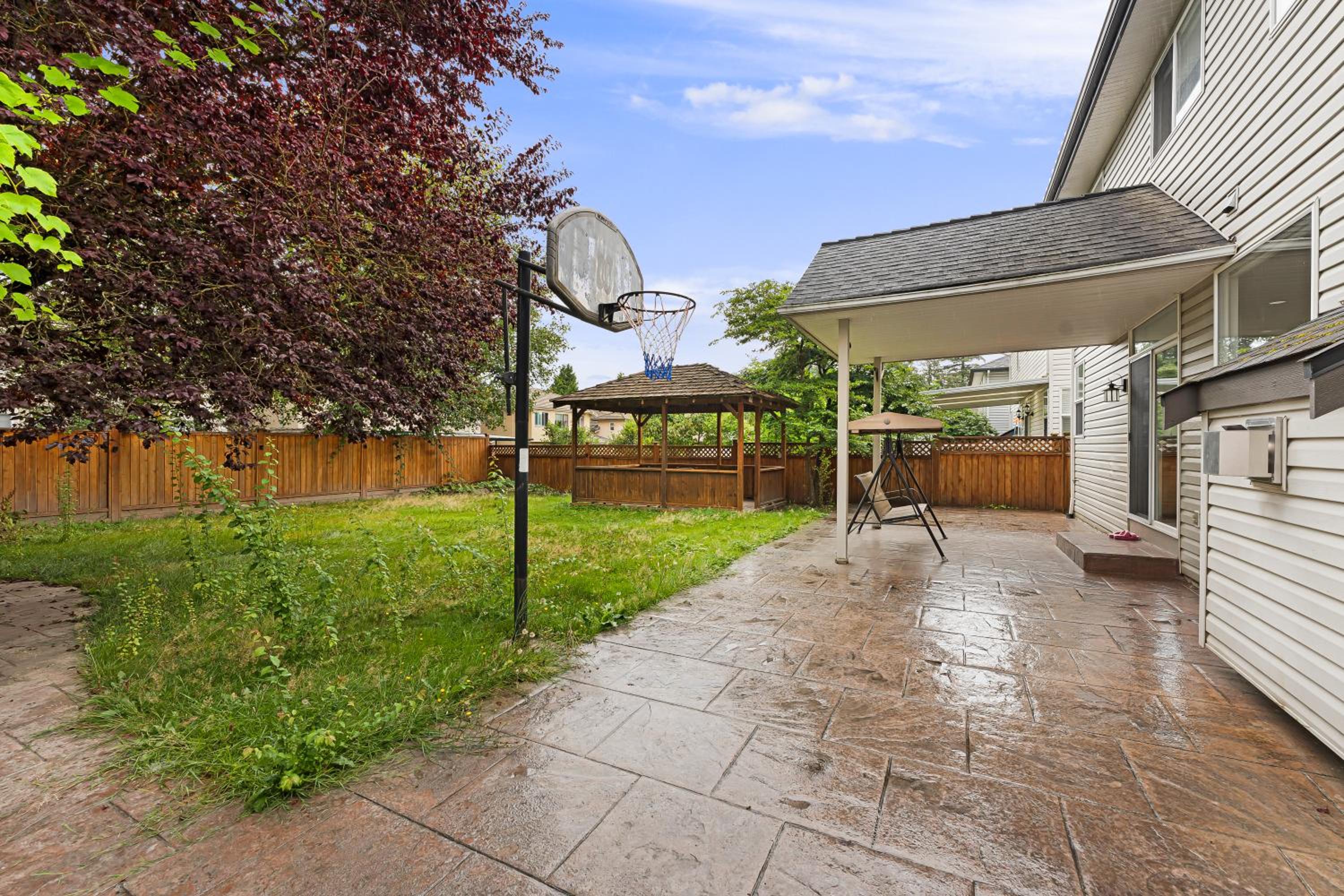 Spacious 4br Home in Fleetwood, with Free Parking - Property Image 8