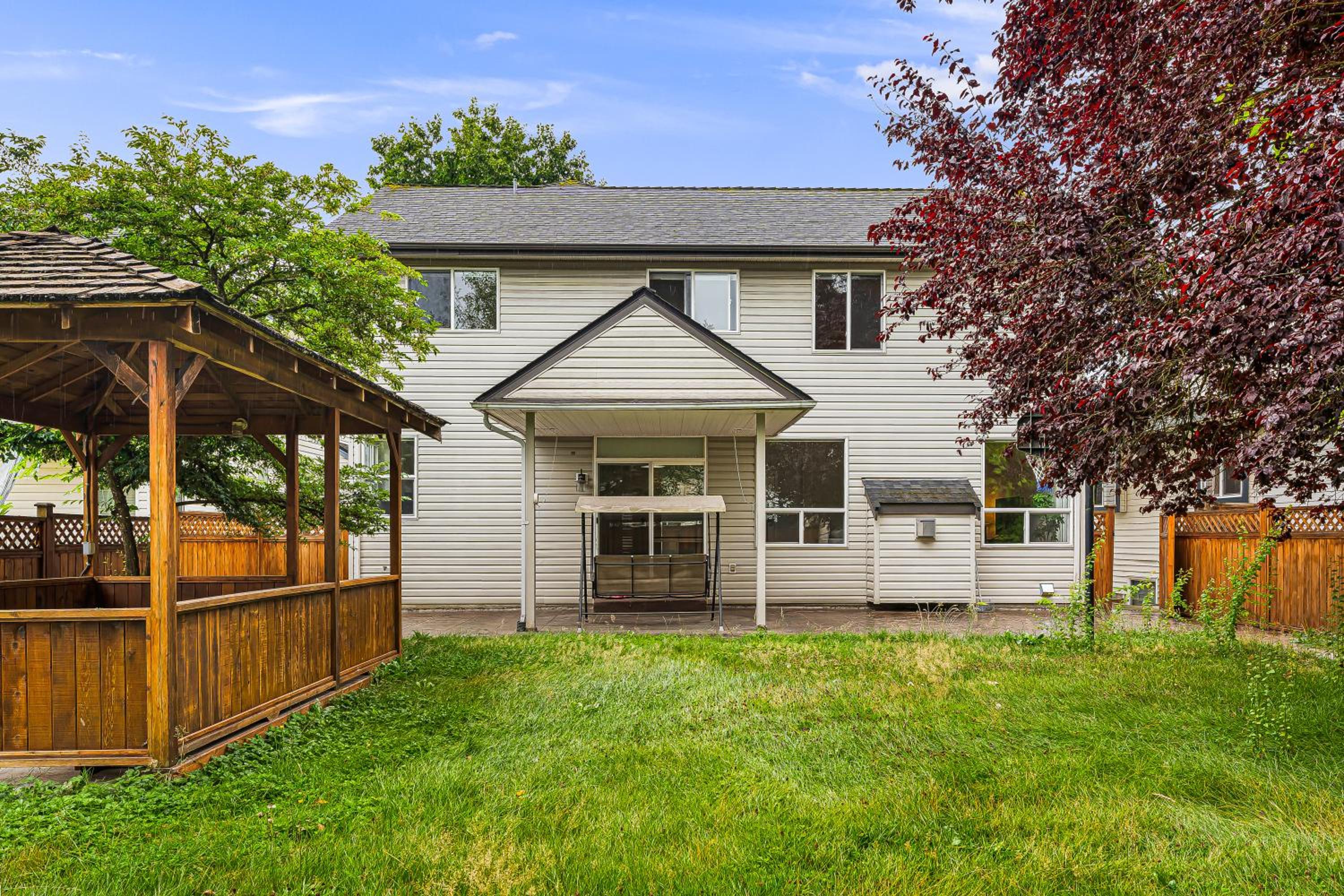 Spacious 4br Home in Fleetwood, with Free Parking - Property Image 6