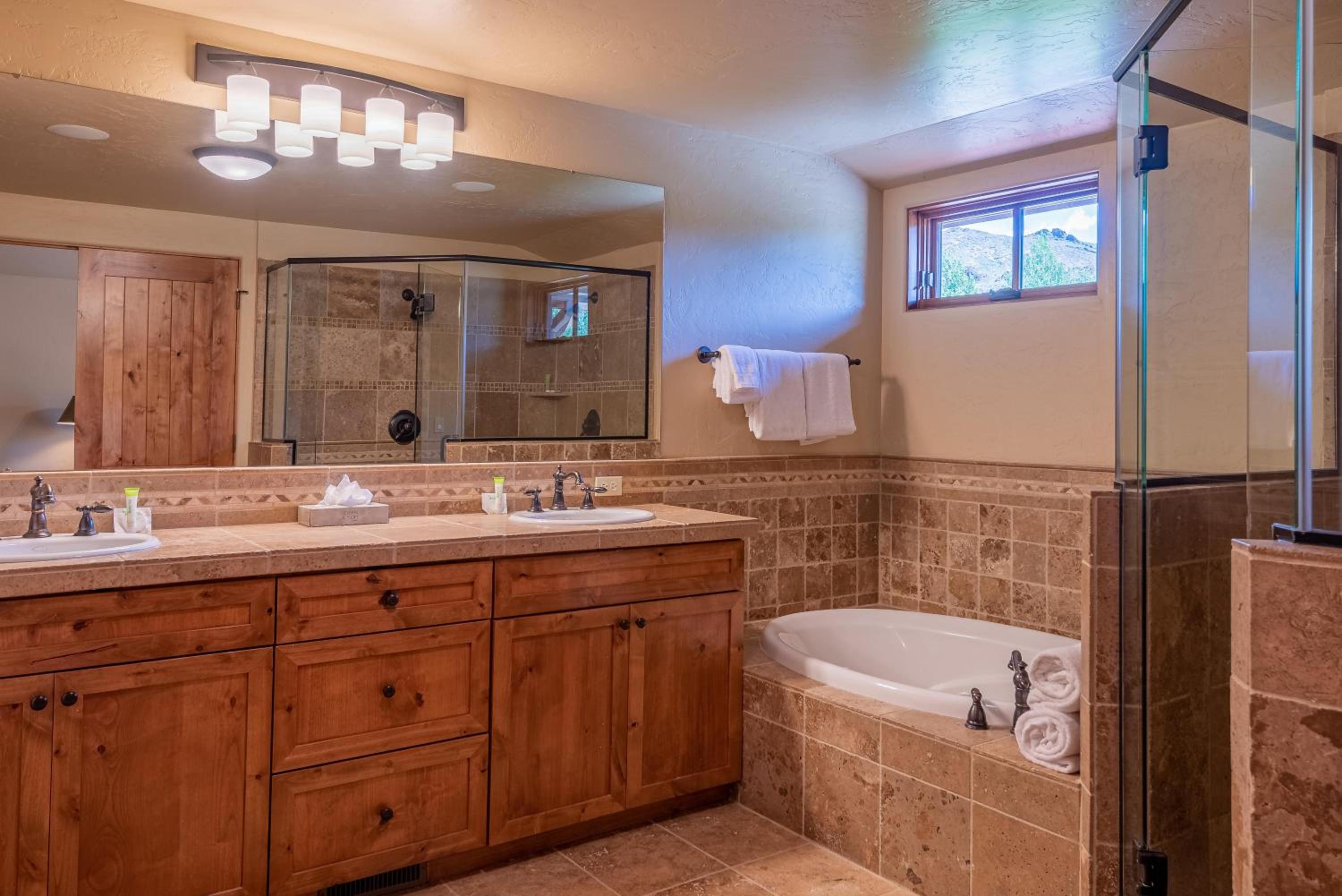 Ketchum Vacations - The Timbers O-3 Bedroom - Property Image 36