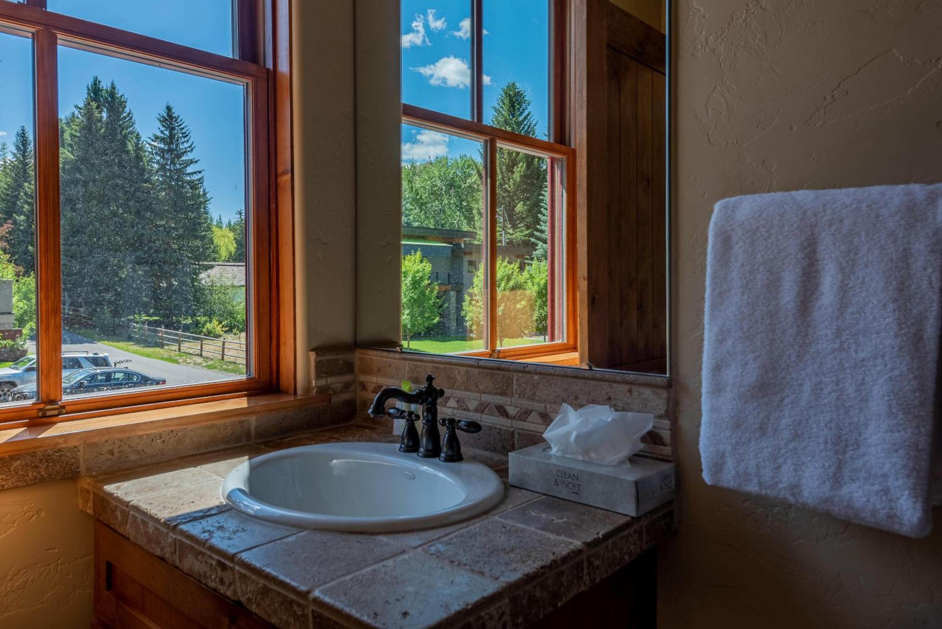 Ketchum Vacations - The Timbers O-3 Bedroom - Property Image 8