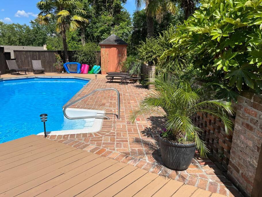 Jenny's Cottage WPool 3 Blocks from Downtown view 5