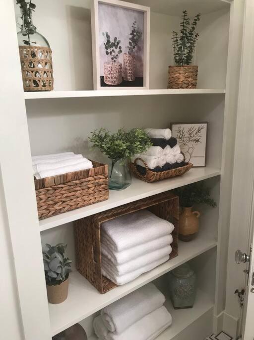 Laurel Vacations - Jenny's Cottage WPool 3 Blocks from Downtown - Property Image 2