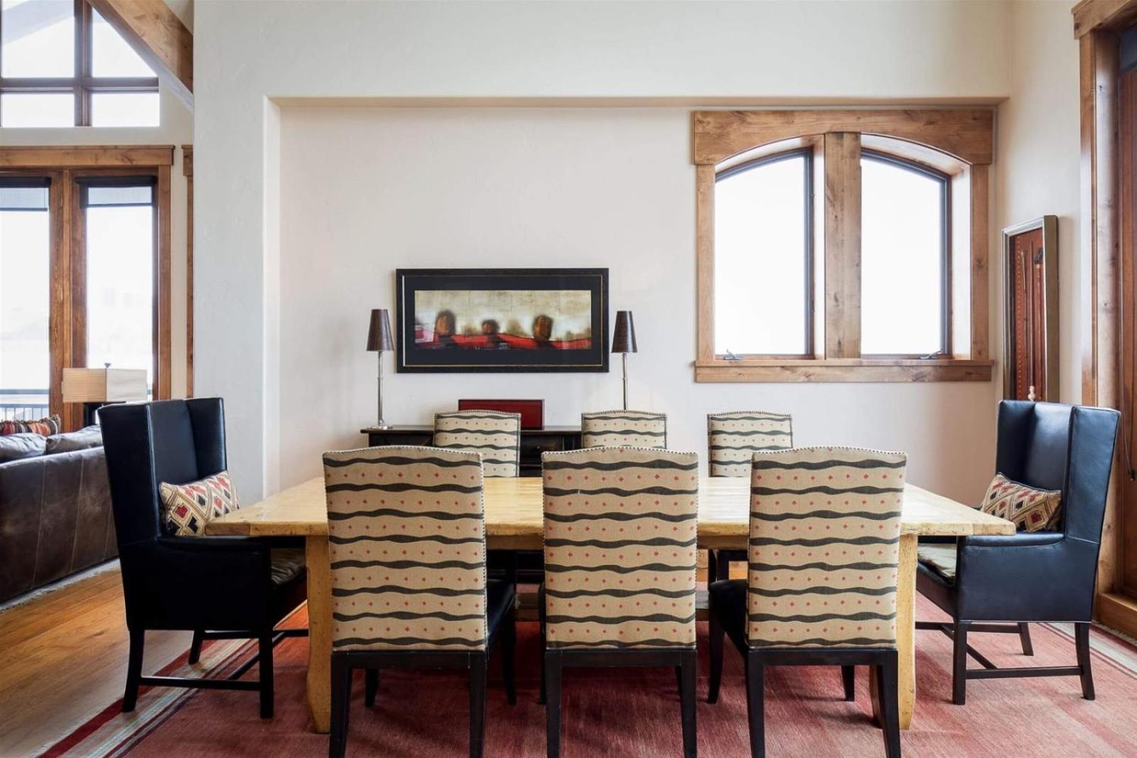 Luxury 3 Bedroom Residence In Lionshead Village - Walk To Ski! view 3