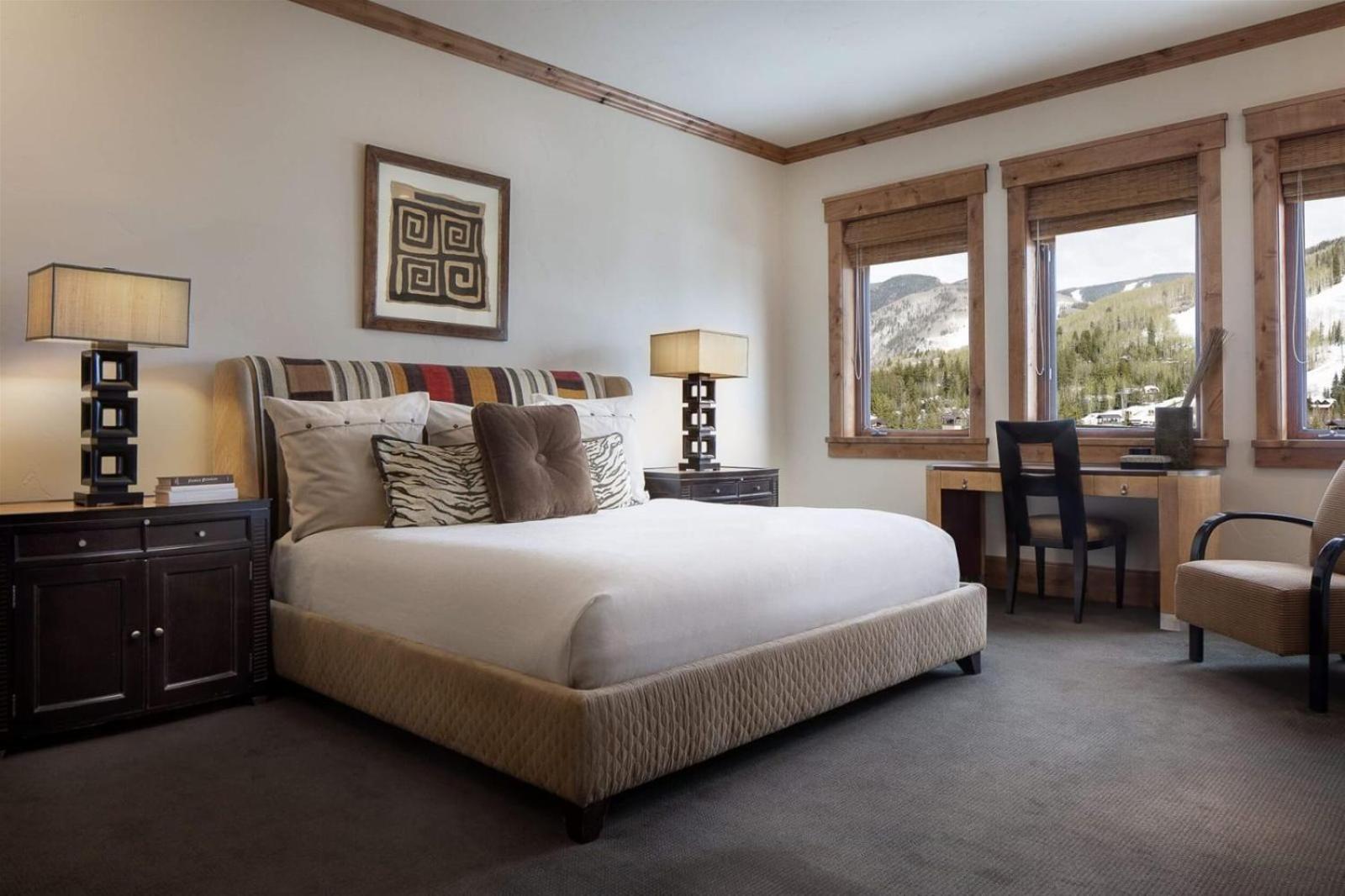 Luxury 3 Bedroom Residence In Lionshead Village - Walk To Ski! view 4
