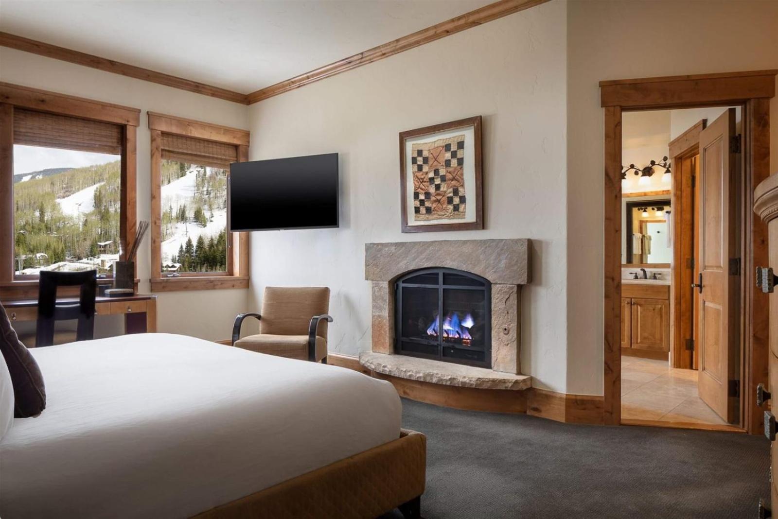 Luxury 3 Bedroom Residence In Lionshead Village - Walk To Ski! view 5