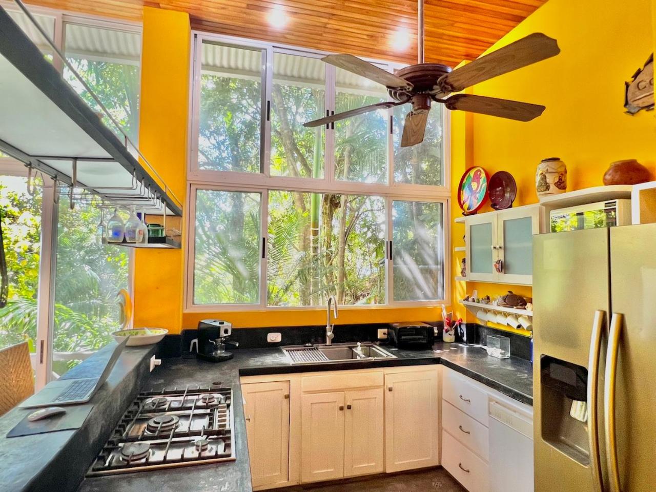 Casa Amable Vista House of Kindness