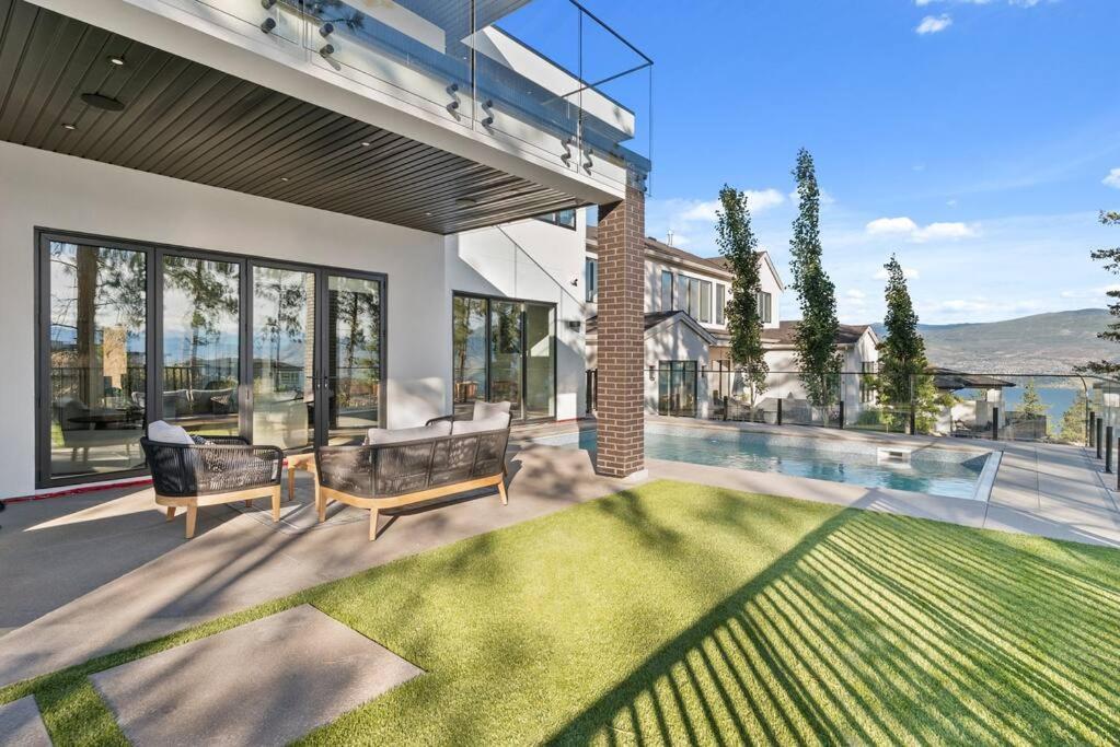 Hillside Villa Pool Hot Tub King Bed Okanagan View