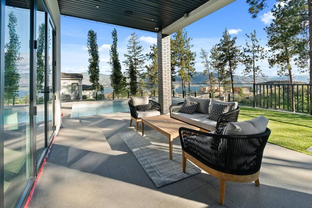 Hillside Villa Pool Hot Tub King Bed Okanagan View