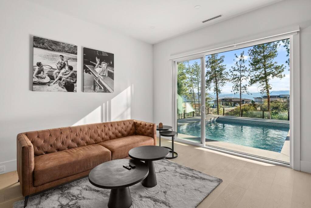 Hillside Villa Pool Hot Tub King Bed Okanagan View