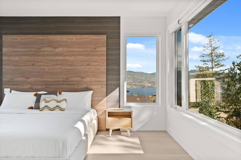 Hillside Villa Pool Hot Tub King Bed Okanagan View