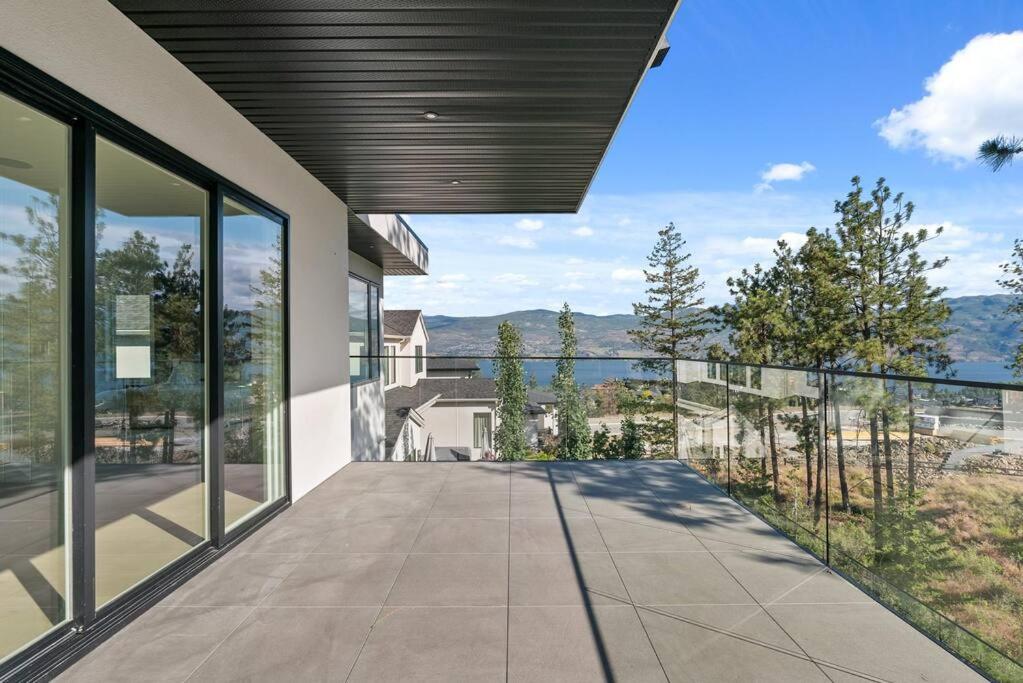 Hillside Villa Pool Hot Tub King Bed Okanagan View