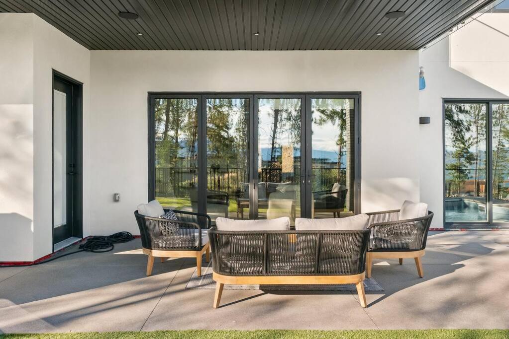 Hillside Villa Pool Hot Tub King Bed Okanagan View