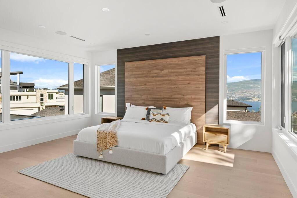 Hillside Villa Pool Hot Tub King Bed Okanagan View