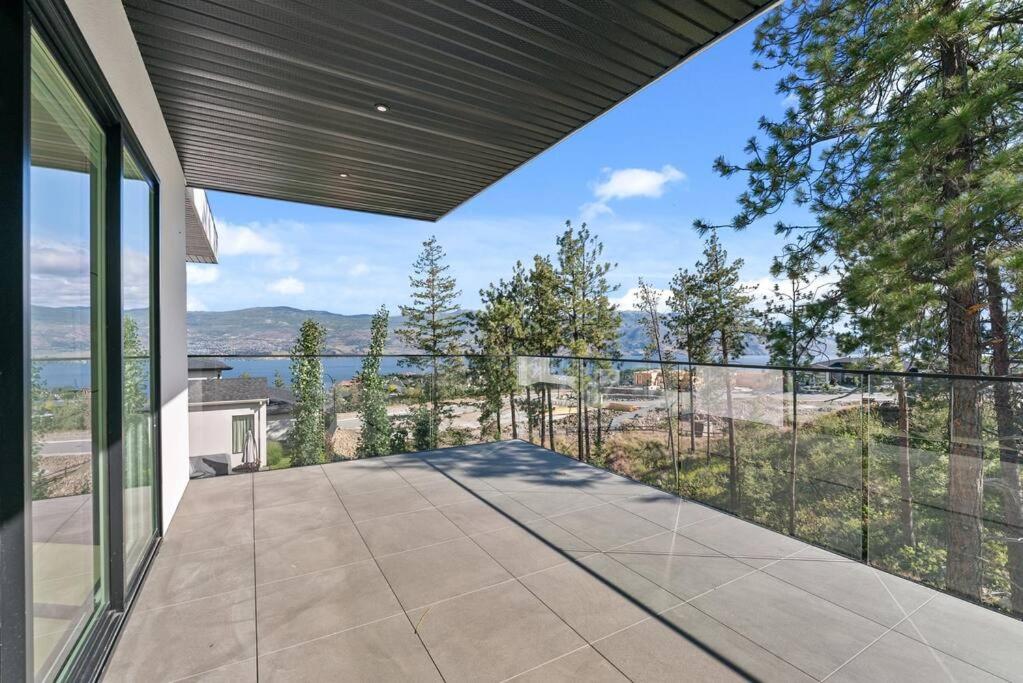 Hillside Villa Pool Hot Tub King Bed Okanagan View