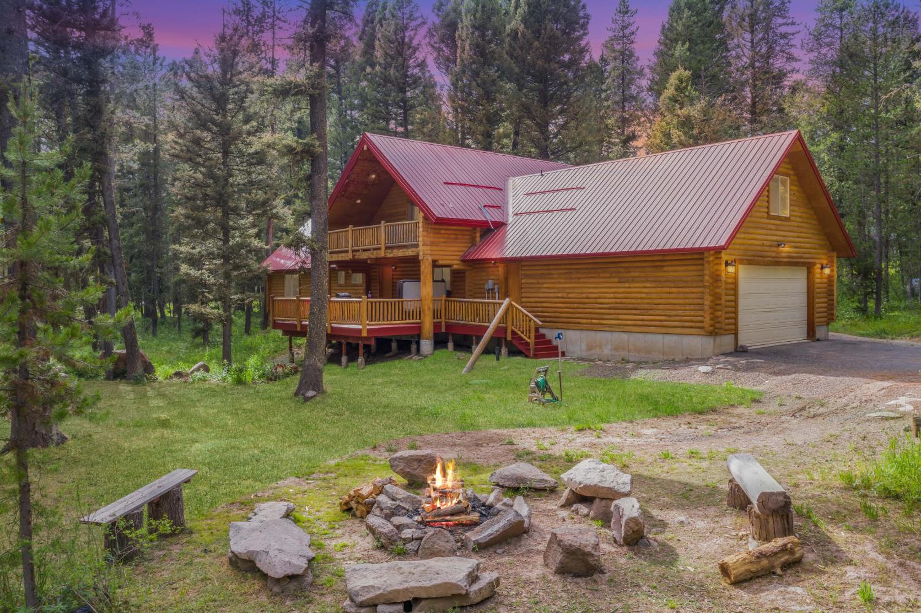 Lodgepole Lookout by KABINO Hot Tub Garage Foosball Fire Pit Theater Room U-Shaped Driveway