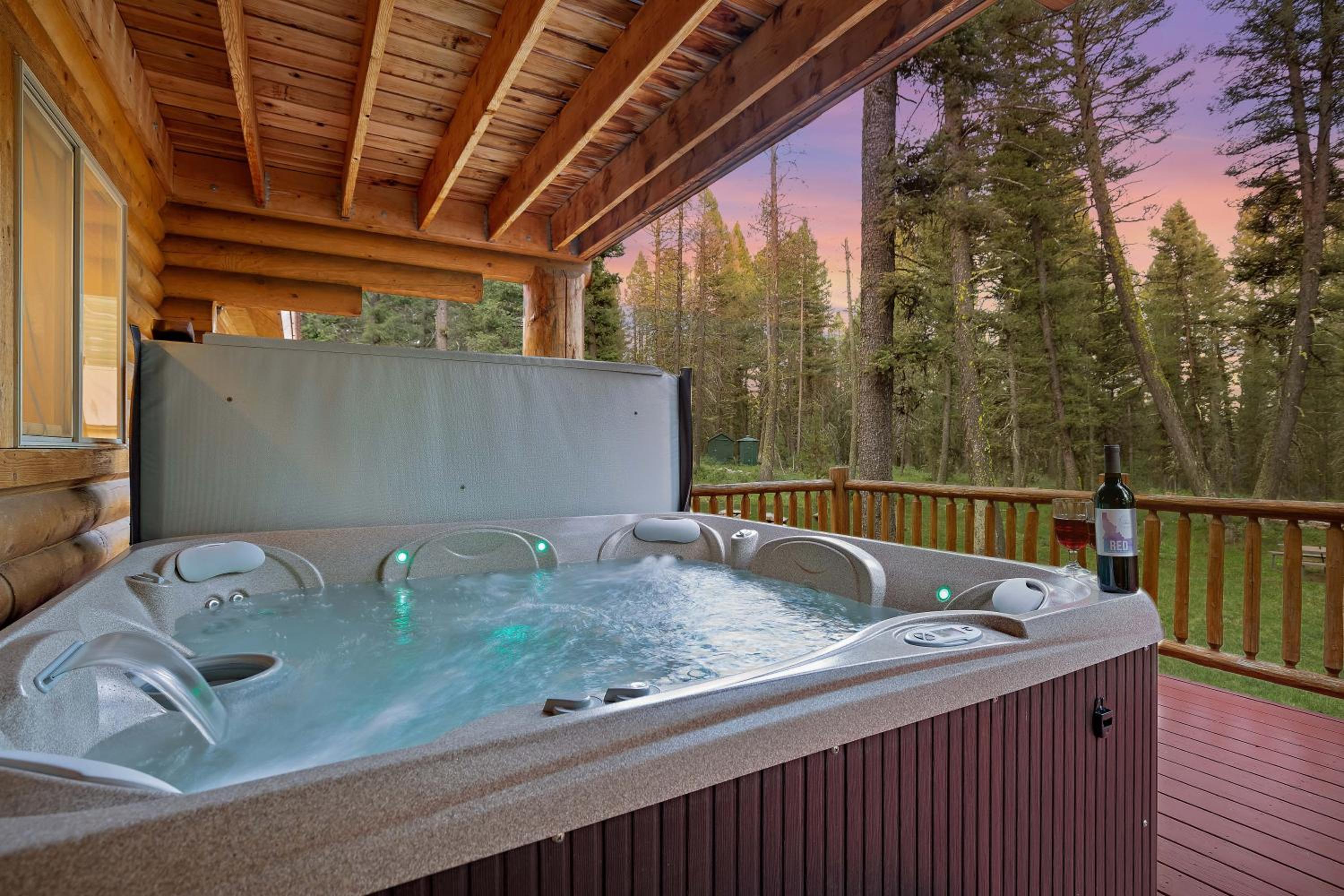 Lodgepole Lookout by KABINO Hot Tub Garage Foosball Fire Pit Theater Room U-Shaped Driveway