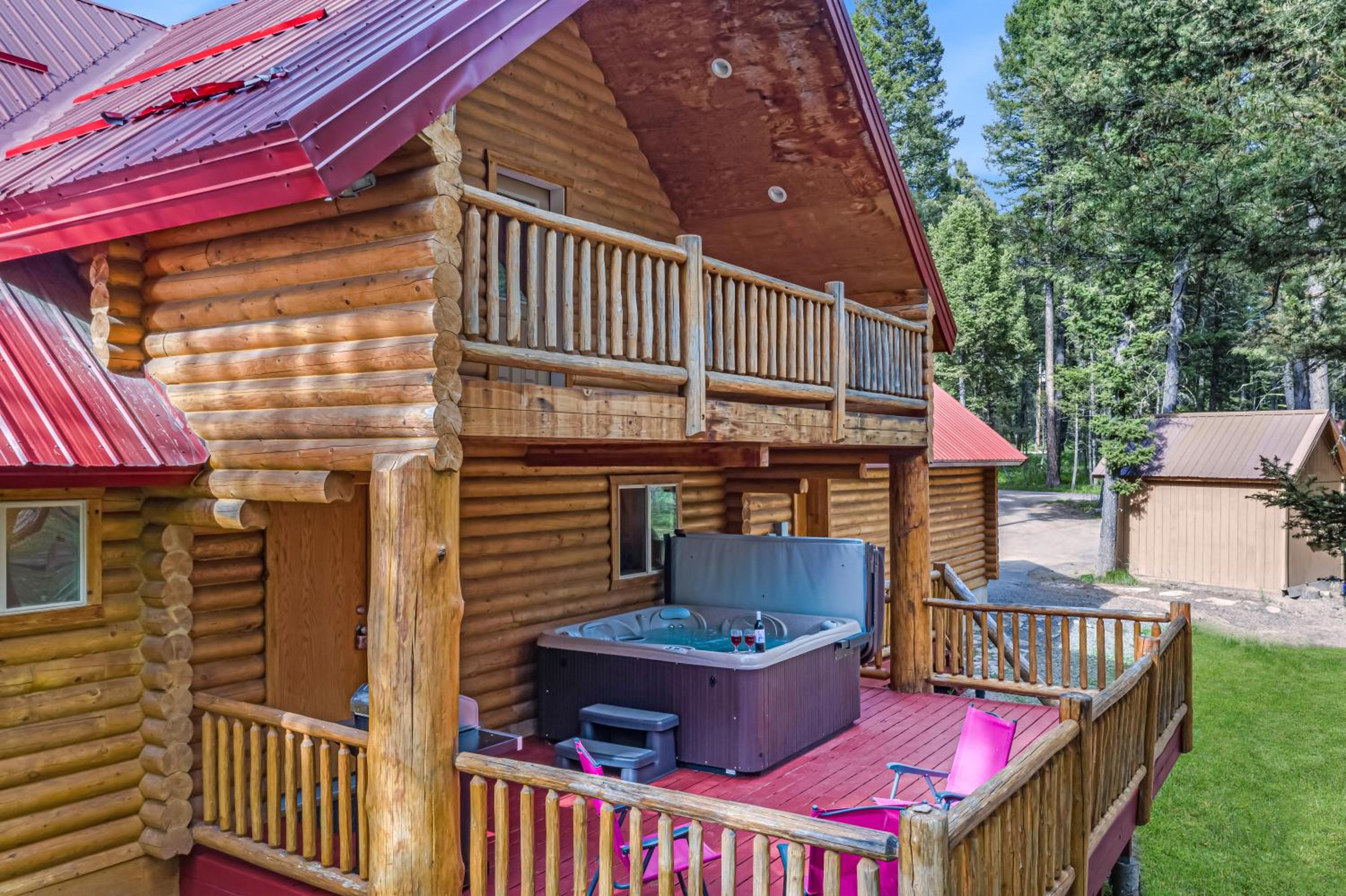 Lodgepole Lookout by KABINO Hot Tub Garage Foosball Fire Pit Theater Room U-Shaped Driveway