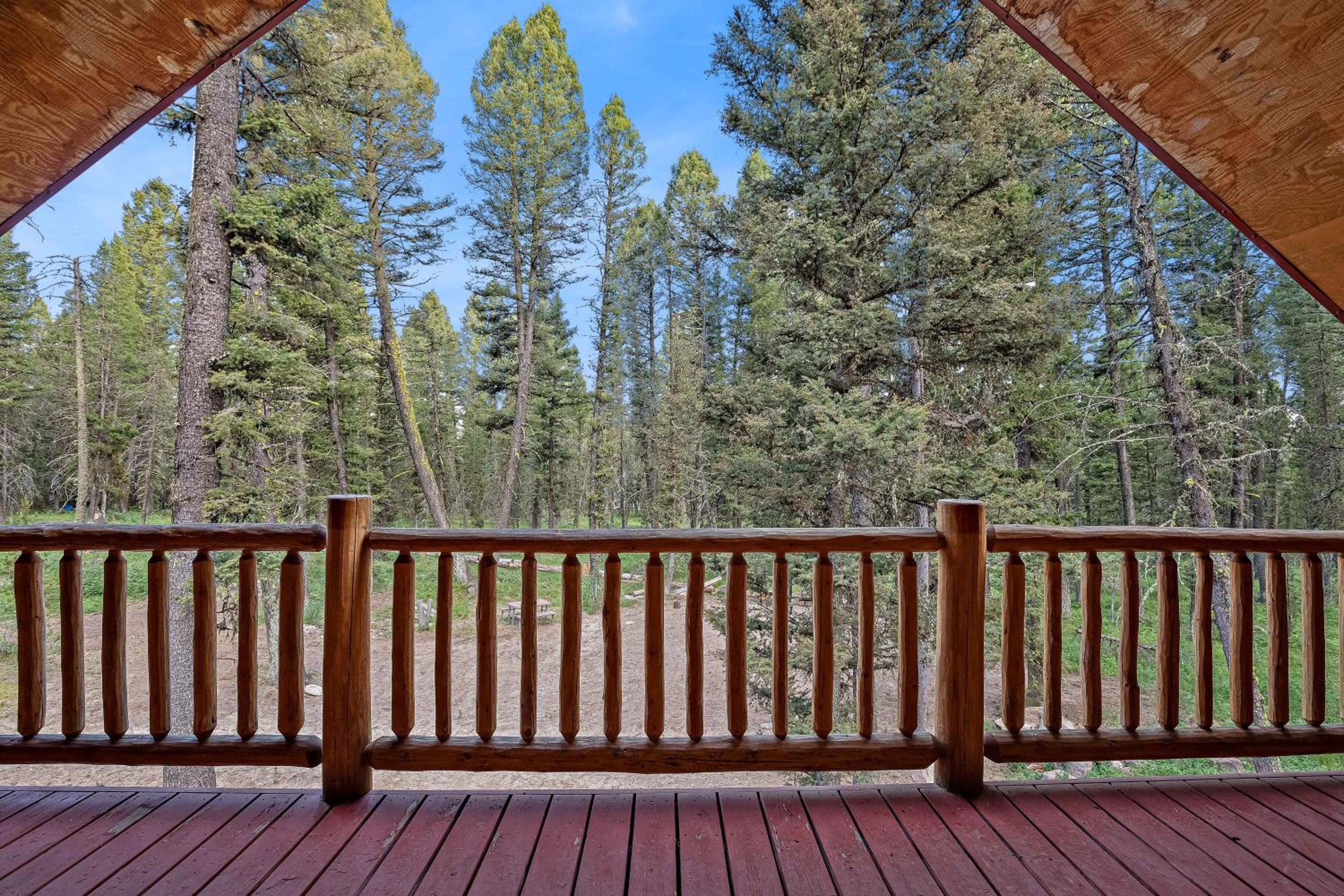 Lodgepole Lookout by KABINO Hot Tub Garage Foosball Fire Pit Theater Room U-Shaped Driveway