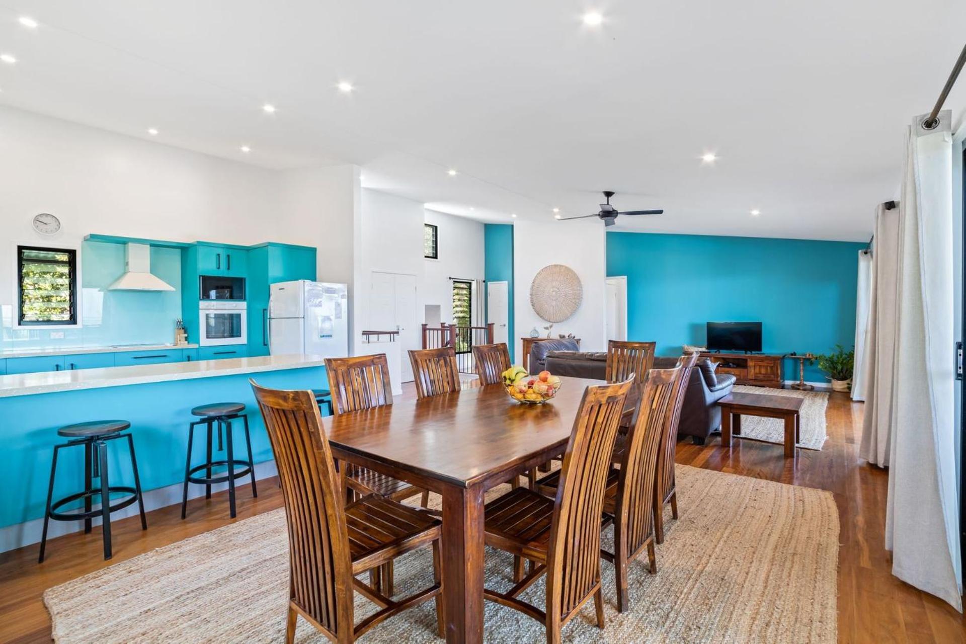 Colours of Cylinder by Discover Stradbroke