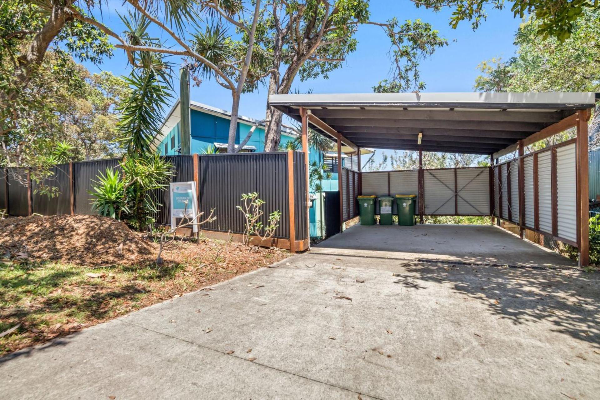 Colours of Cylinder by Discover Stradbroke
