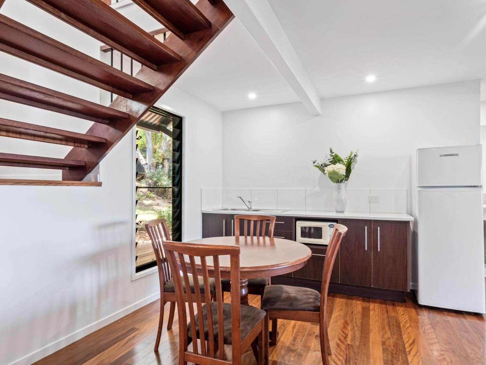 Colours of Cylinder by Discover Stradbroke