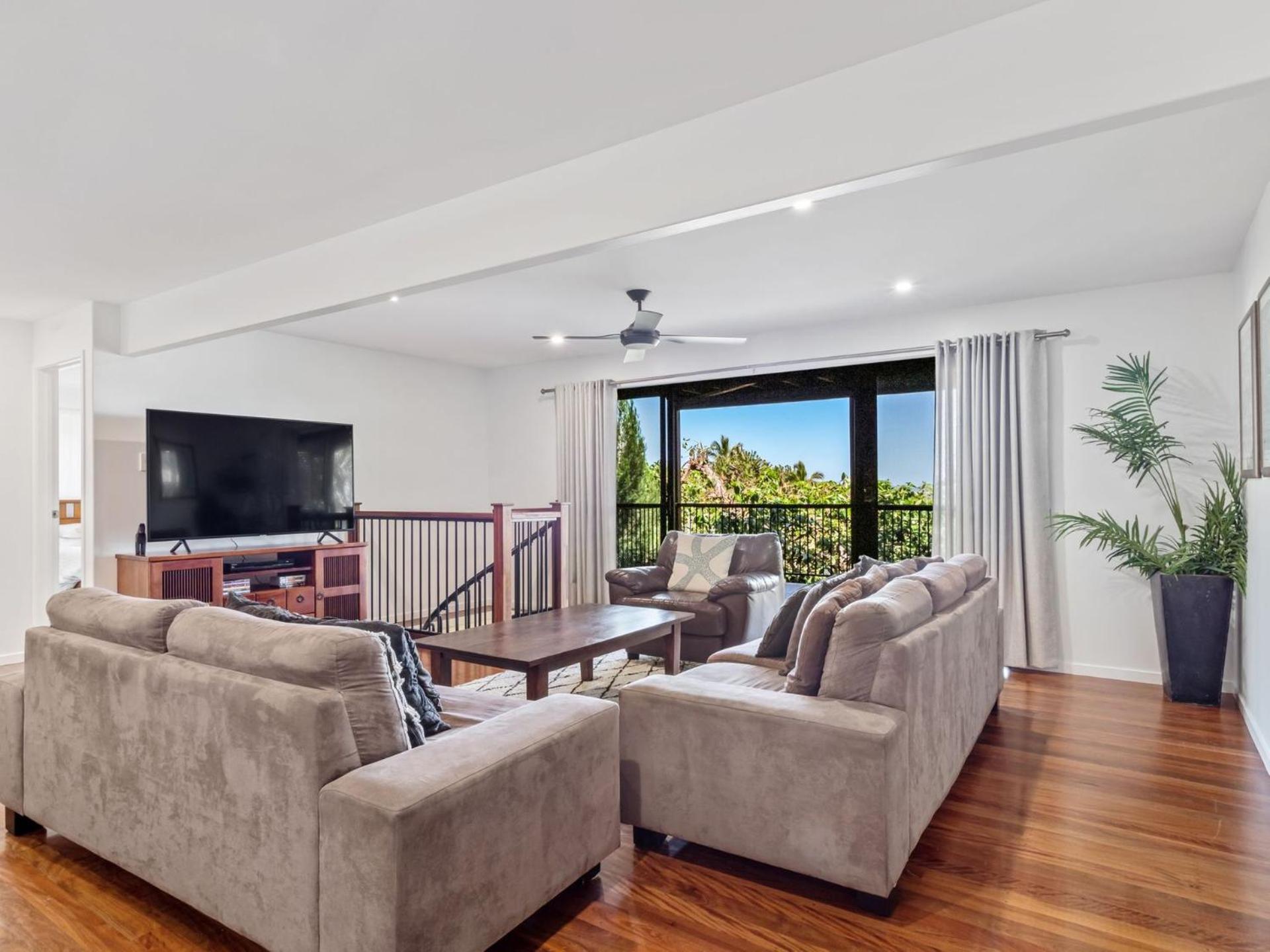 Colours of Cylinder by Discover Stradbroke