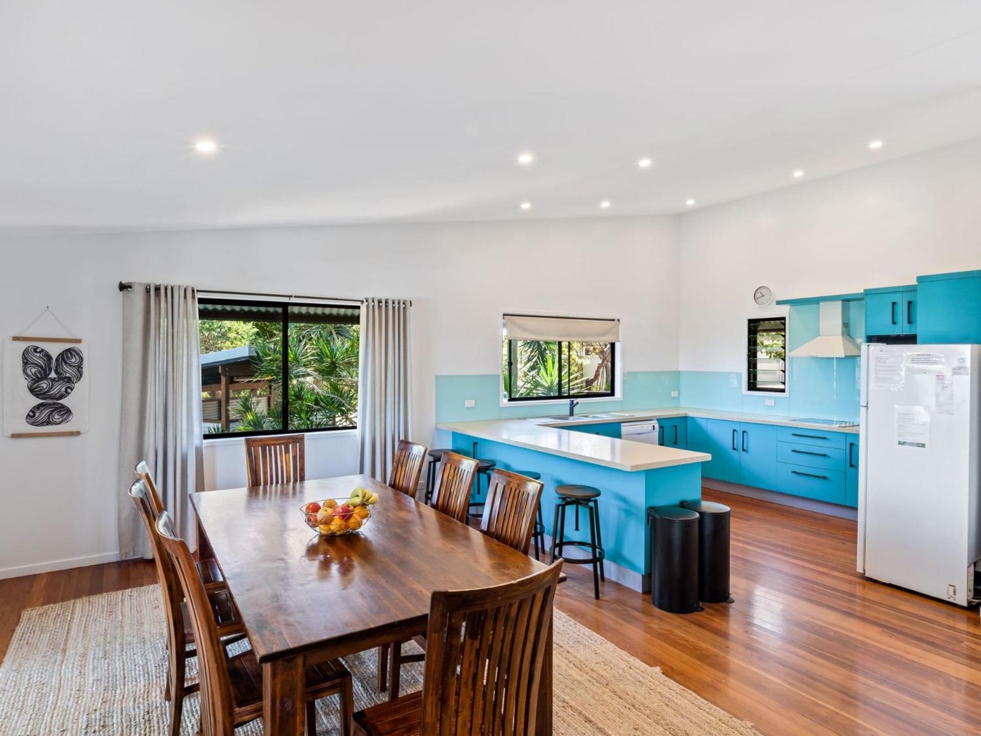 Colours of Cylinder by Discover Stradbroke