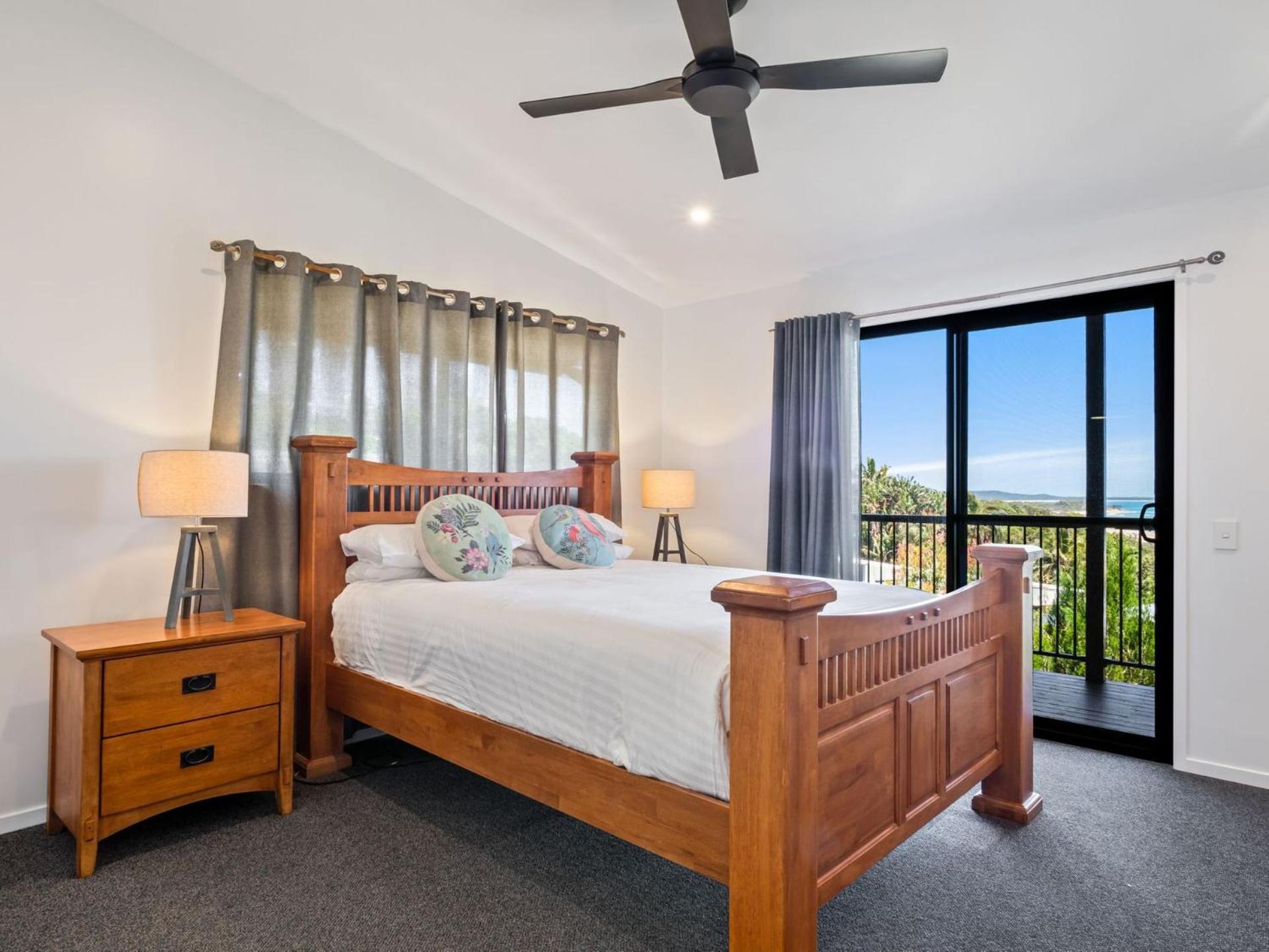 Colours of Cylinder by Discover Stradbroke