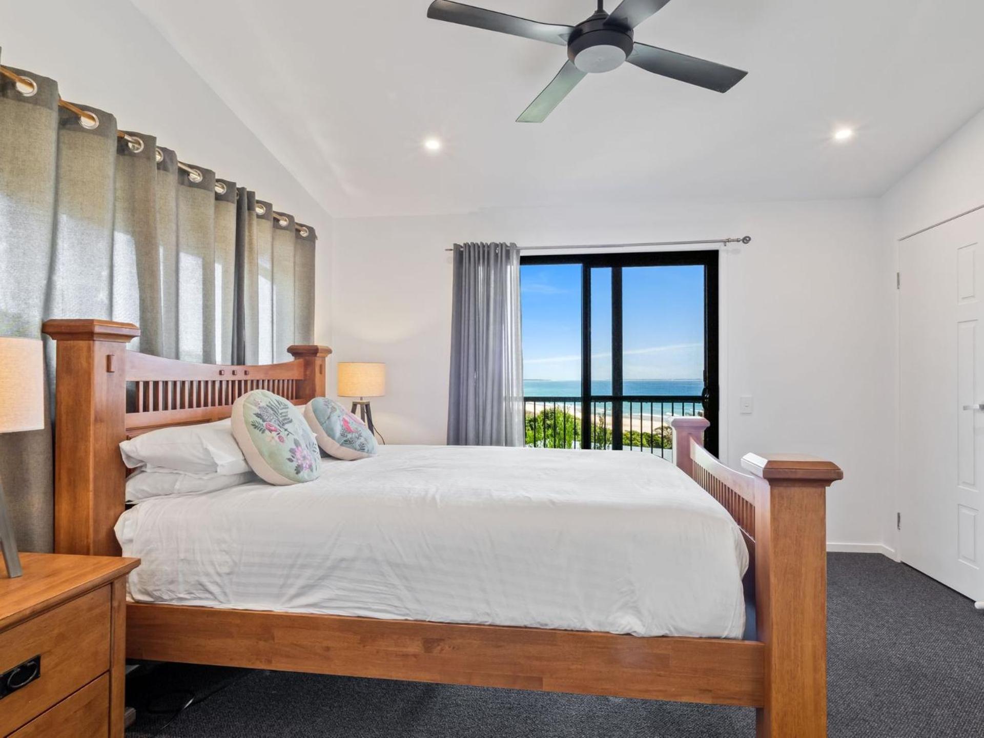 Colours of Cylinder by Discover Stradbroke