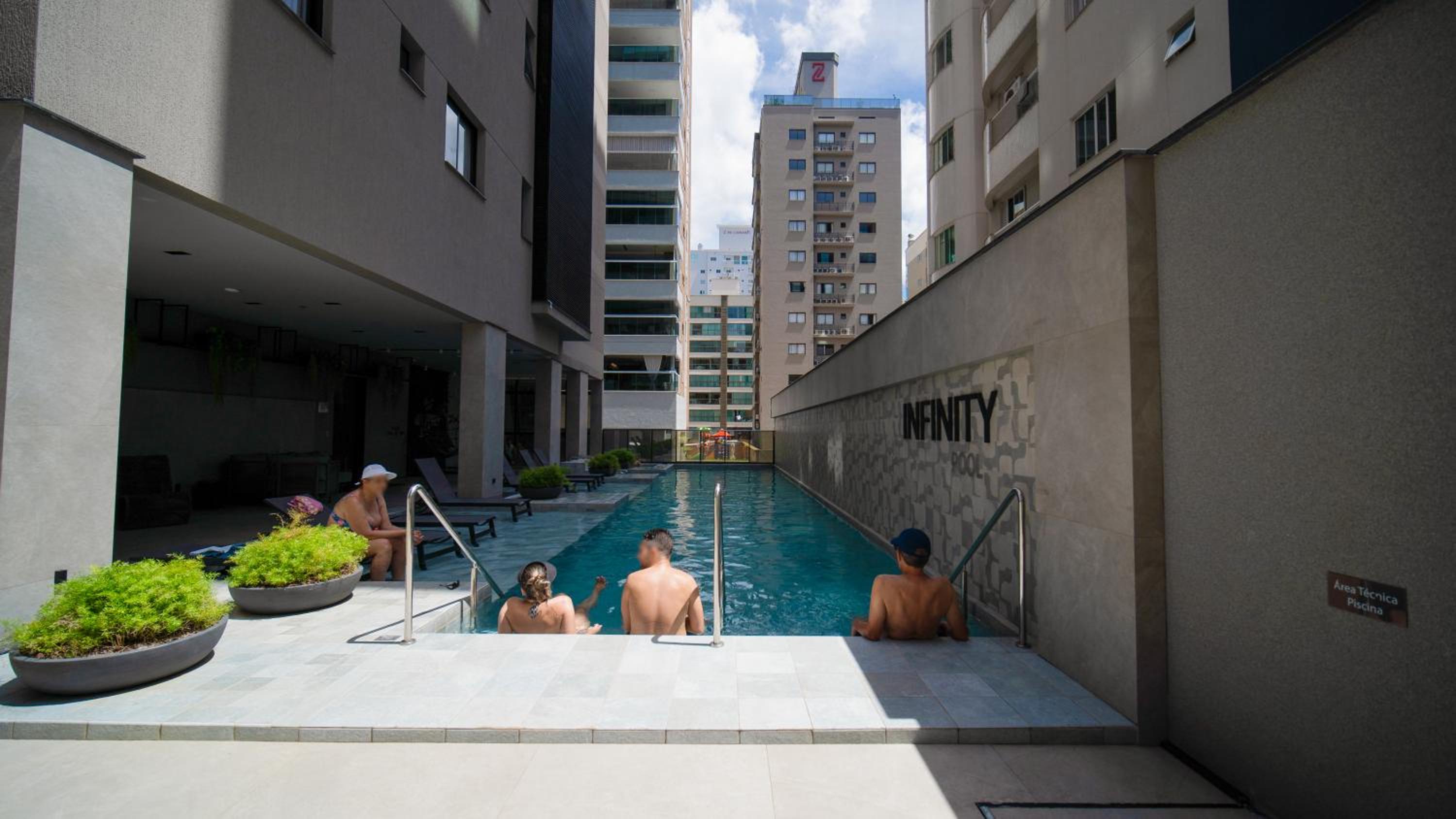 Flat no Coração de Meia Praia em Itapema