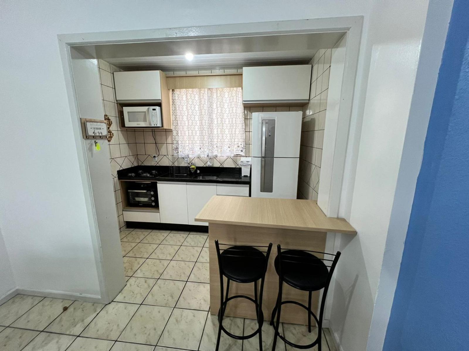 Apto 3 quartos e 2 banheiro.