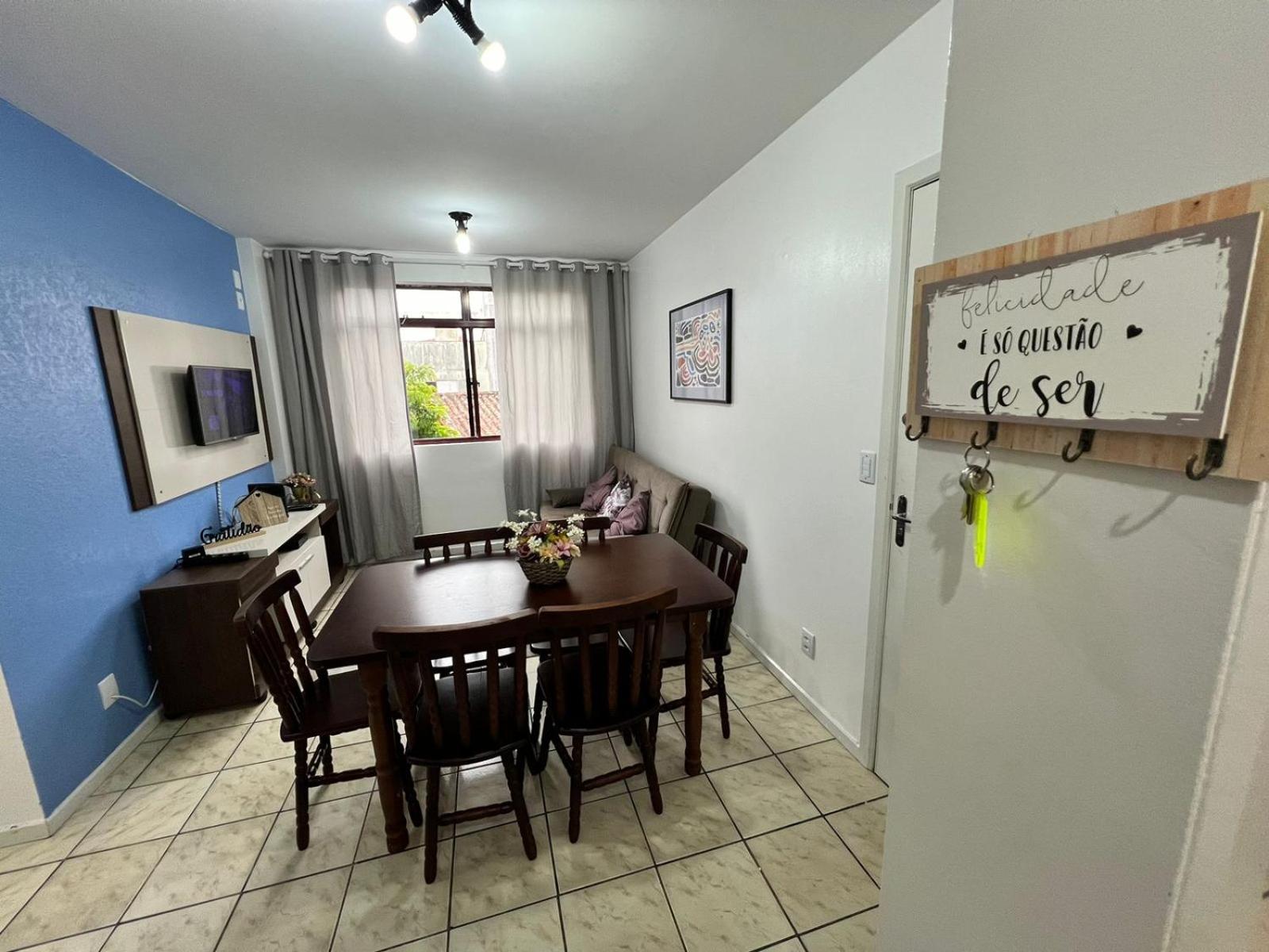 Apto 3 quartos e 2 banheiro.