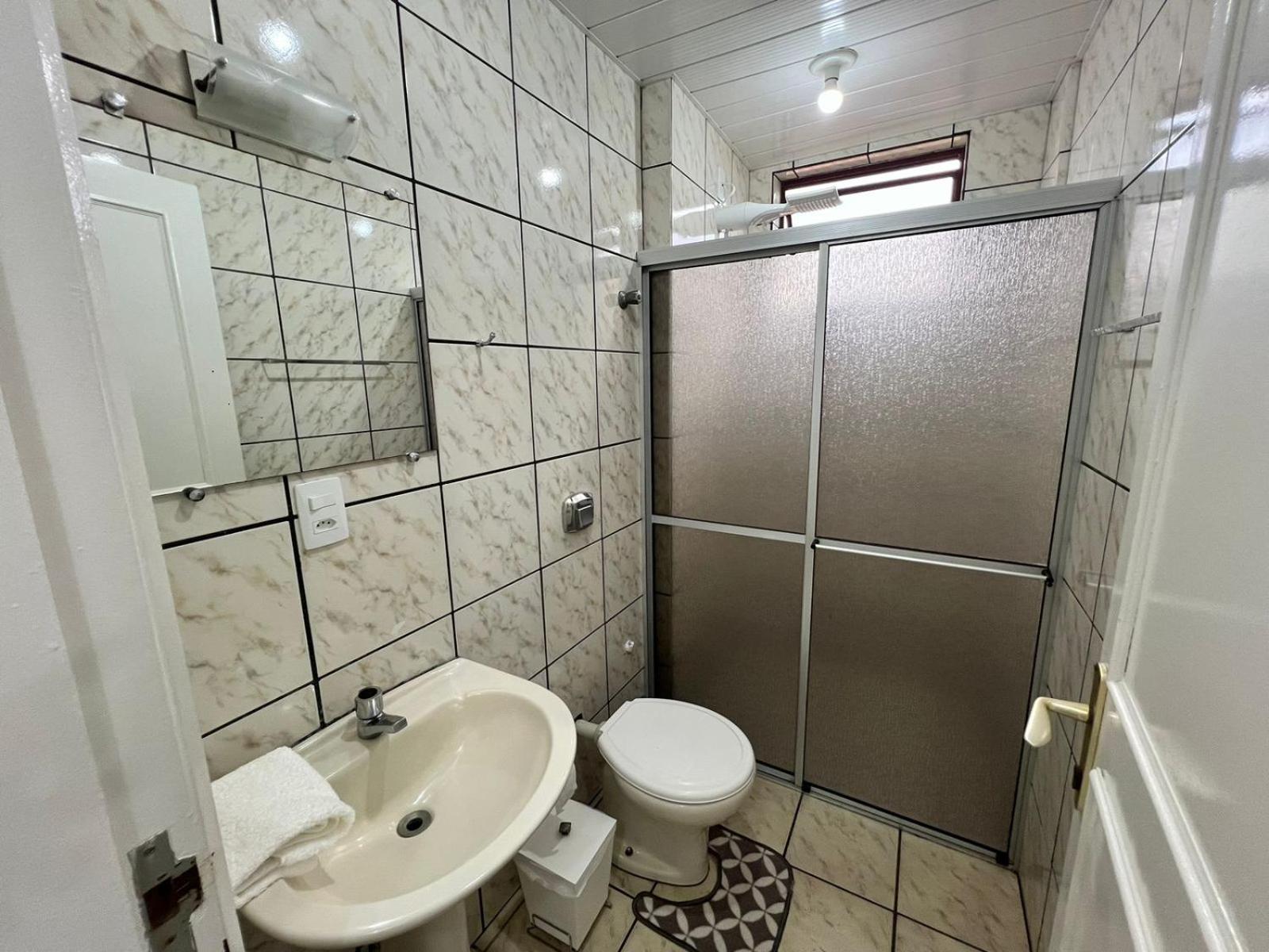 Apto 3 quartos e 2 banheiro.