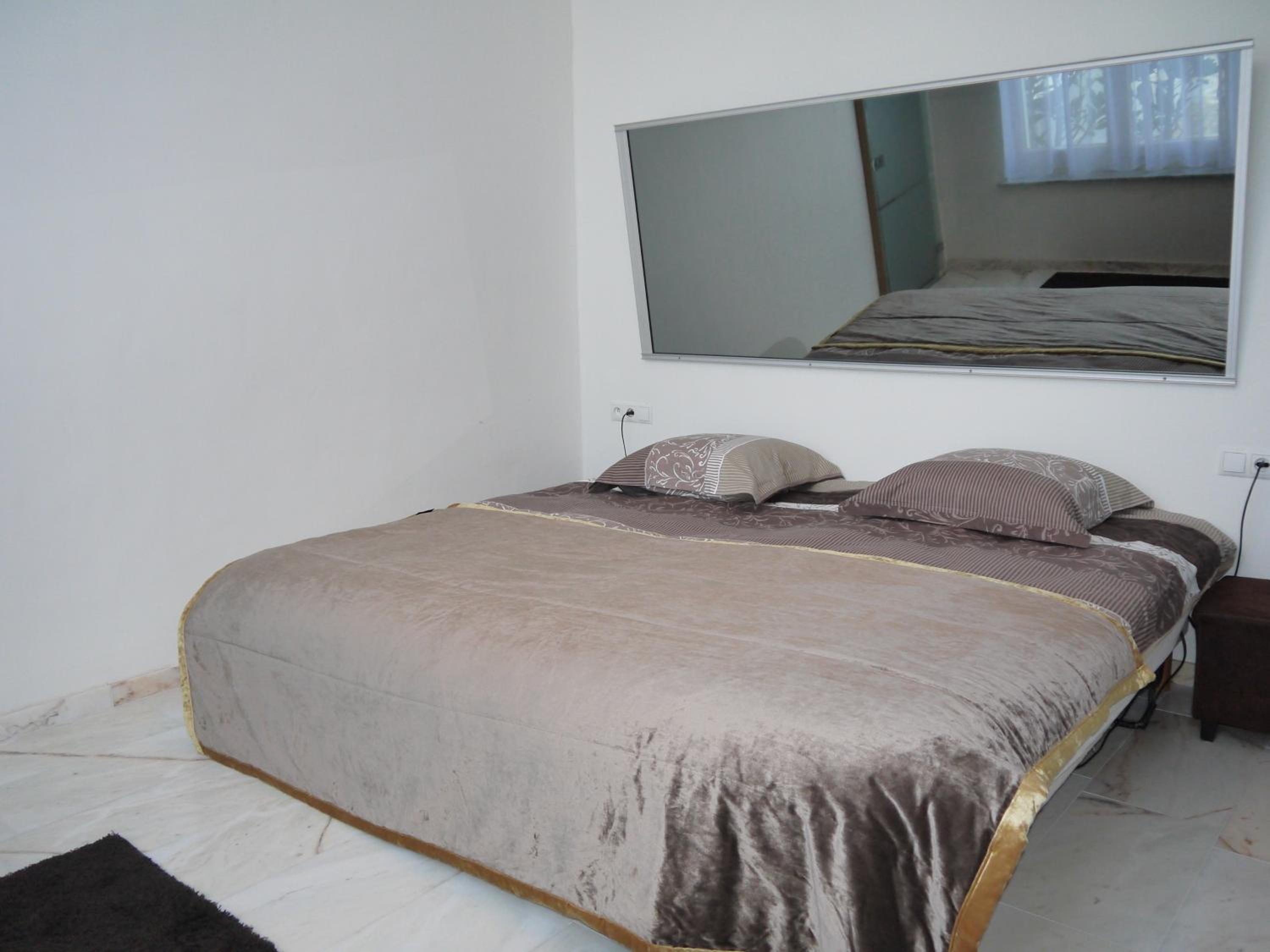 Photo 33