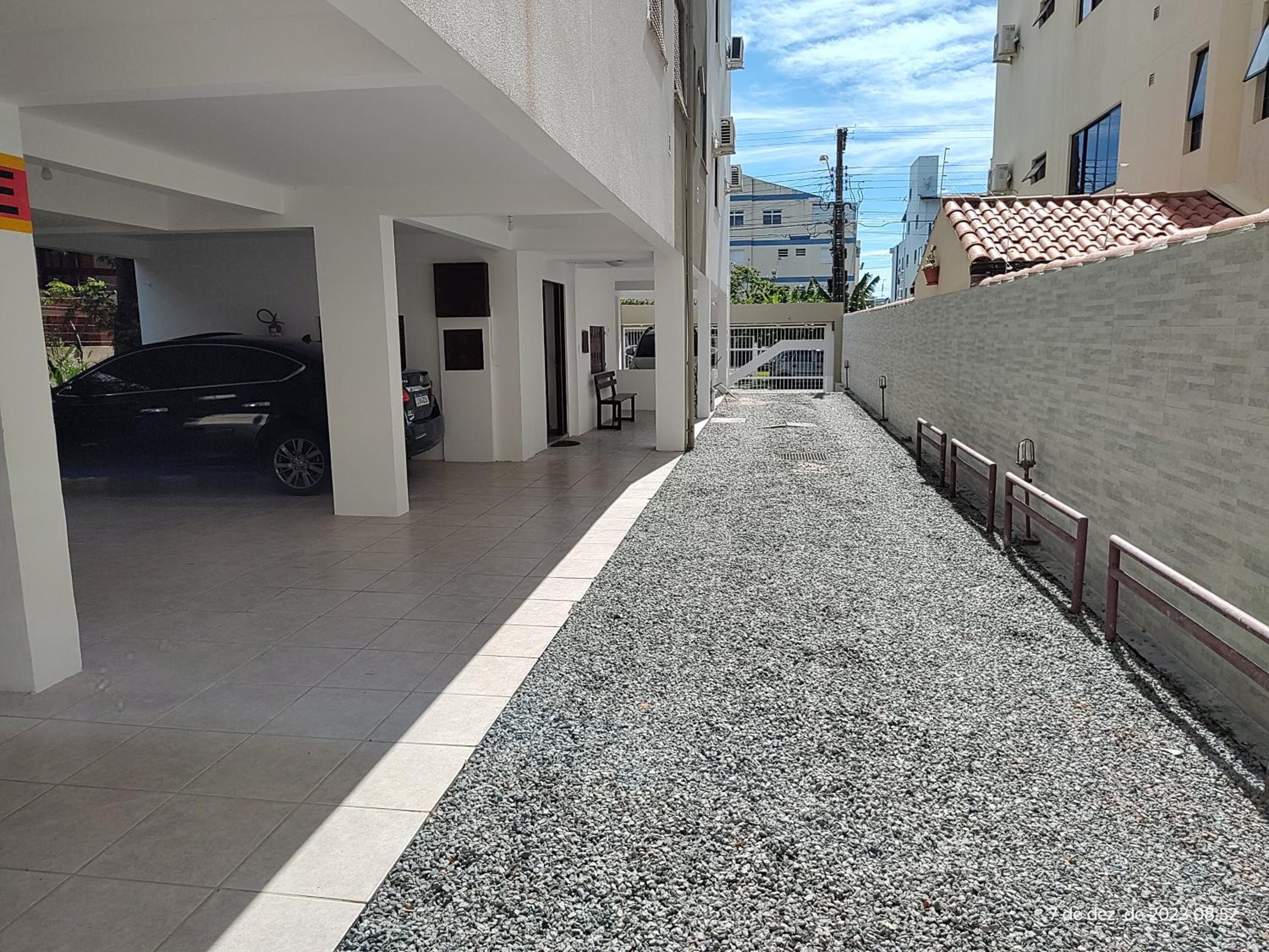 Apto 3 quartos e 2 banheiro.