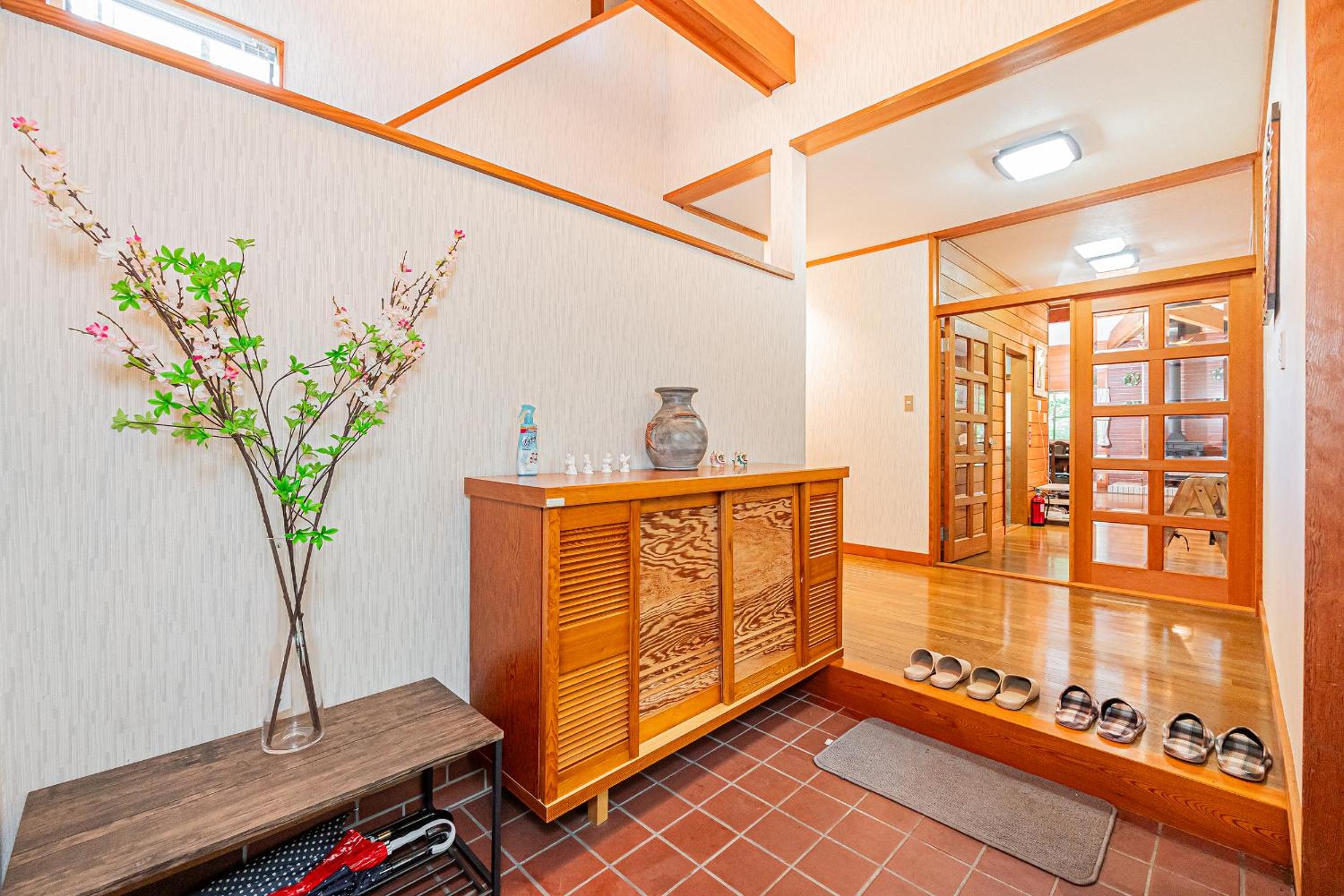JoYSOUNDカラオケBBQや麻雀セット完備断崖の上に建てられた大型貸別荘
