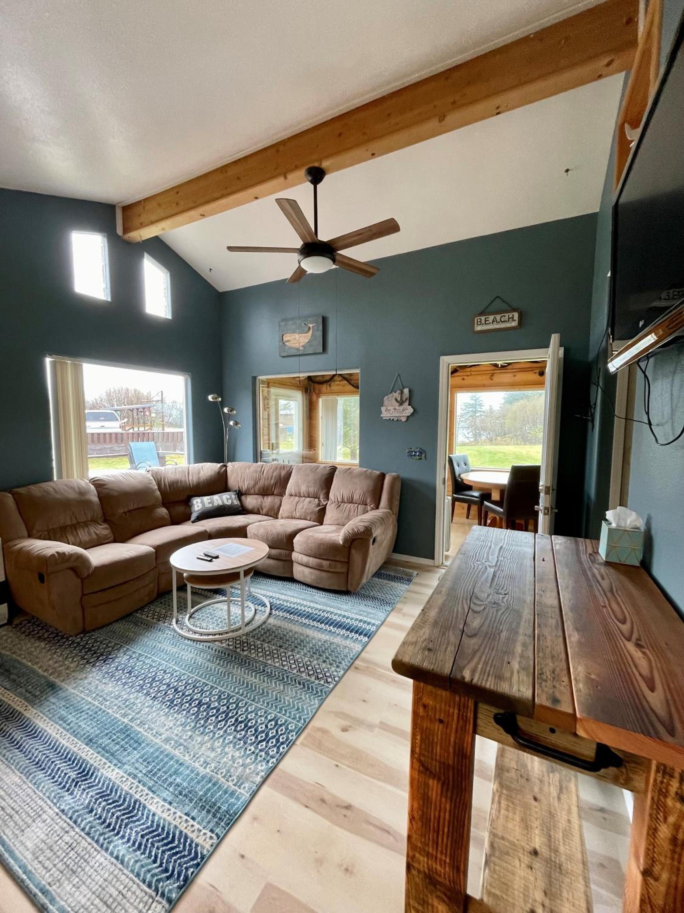 Lost Anchor Cabins - Ocean-view cabins on the bluff view 4