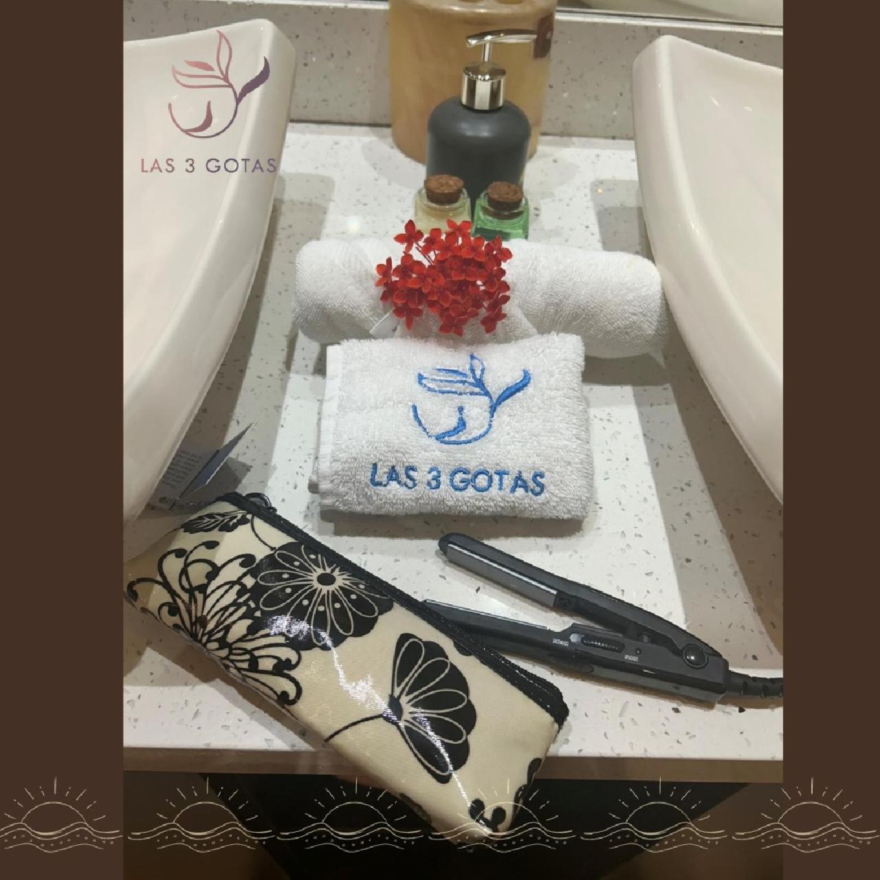 Apartamento de Lujo en Playa Jacó, Frente al Mar, Wifi, AC, Parqueo Privado y Piscinas