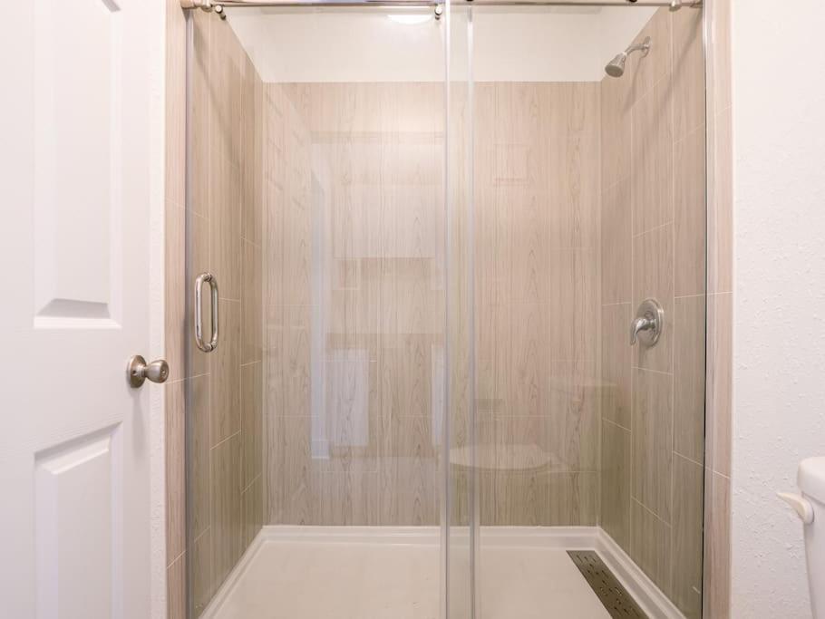 Delightful 1BR Condo Next to Disney With Lake view view 4