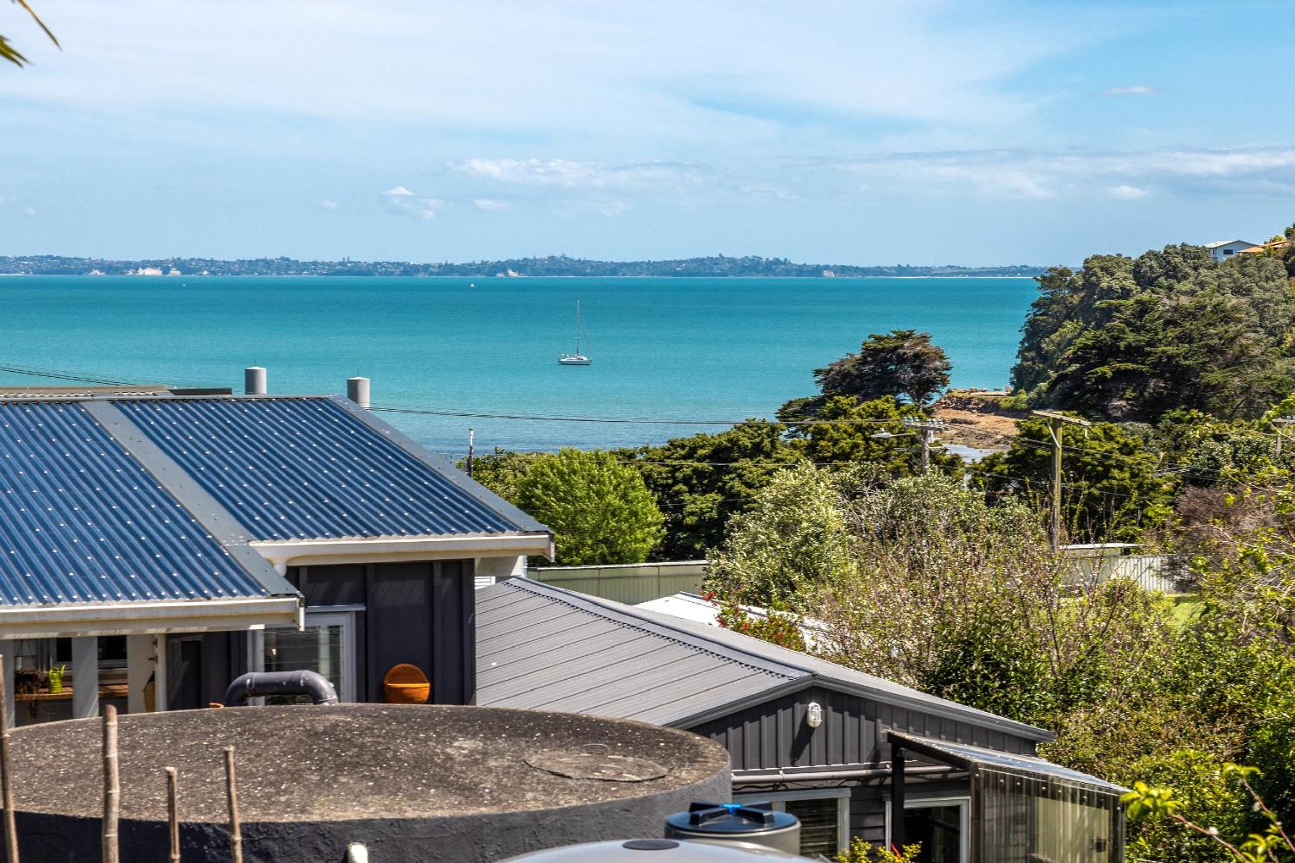 Aloha Cottage with Pool & Spa, Waiheke view 5