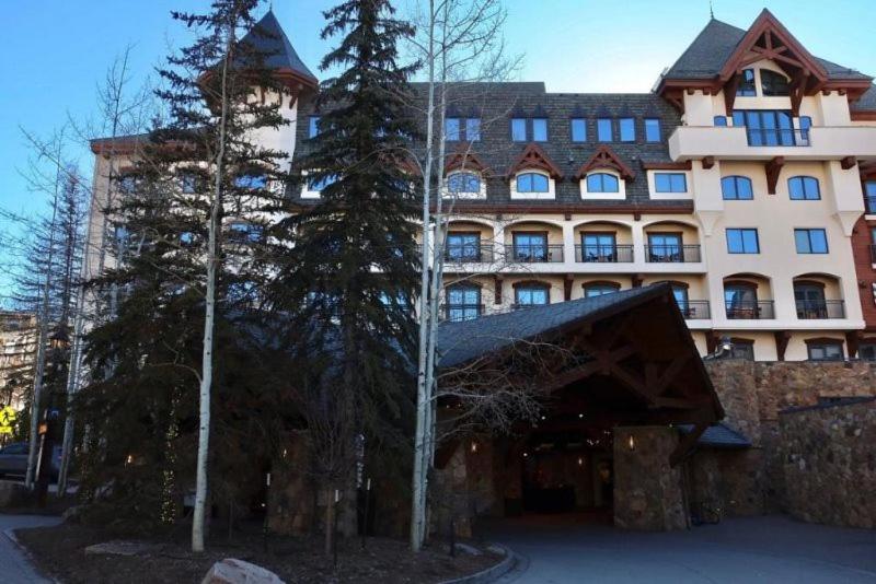 Luxury Hotel Room With 2 Queen Beds In Lionshead Village view 4
