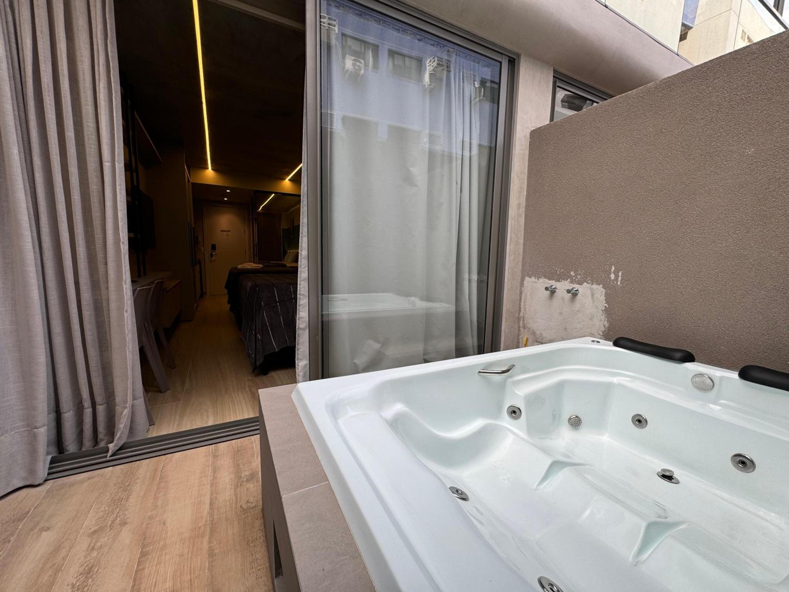 Setai Yacht c/Jacuzzi Privativa