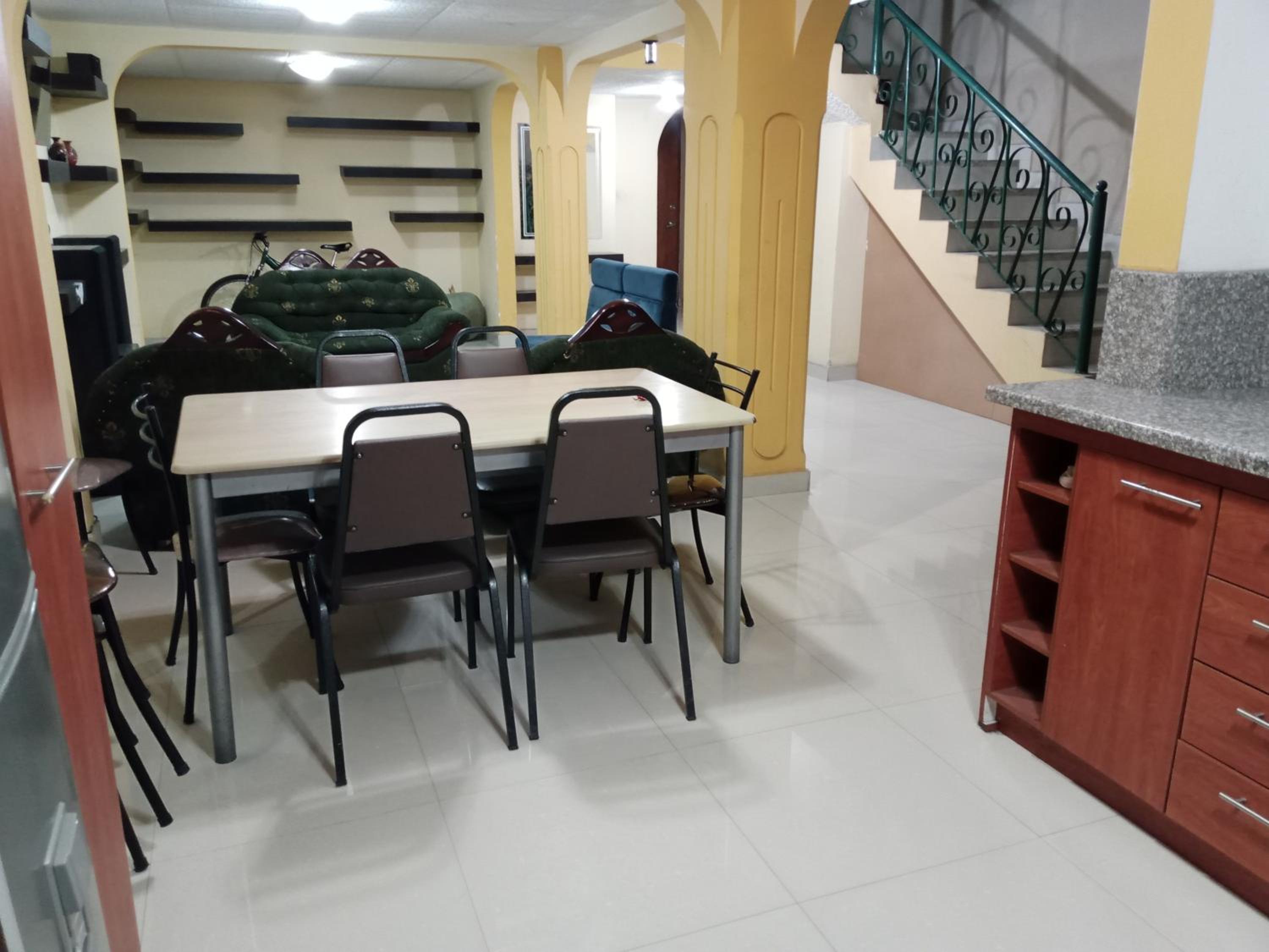 Departamento duplex para 17 personas en zona central de Cuenca view 2