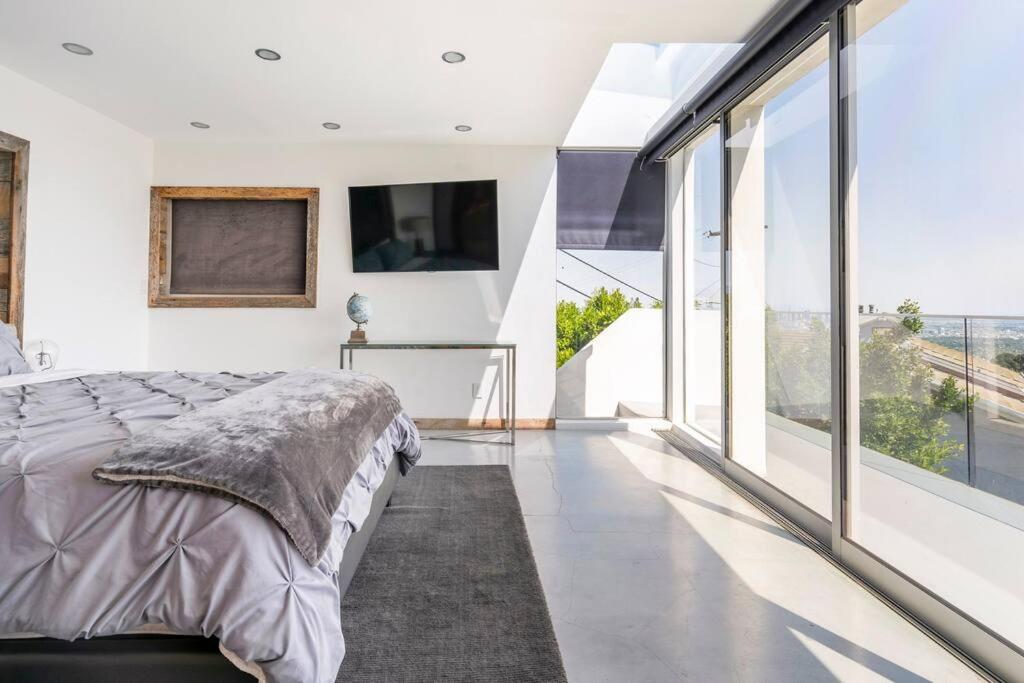 Epic Views Modern Hills Oasis bk