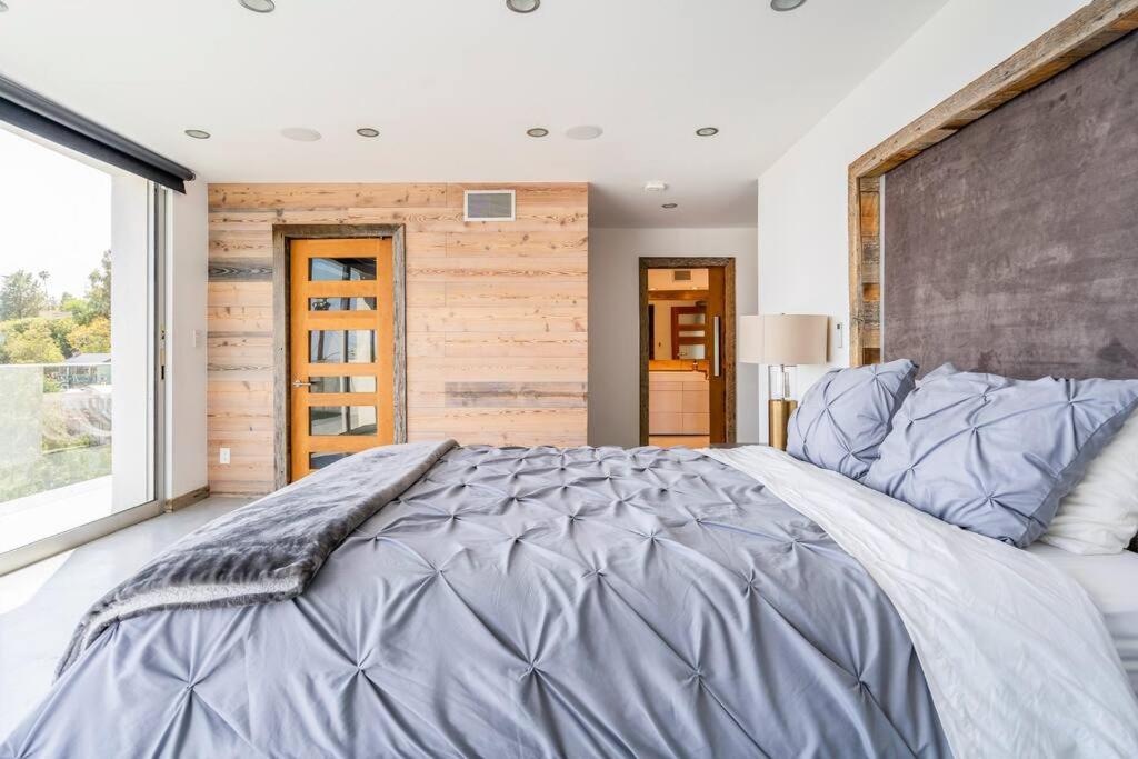 Epic Views Modern Hills Oasis bk