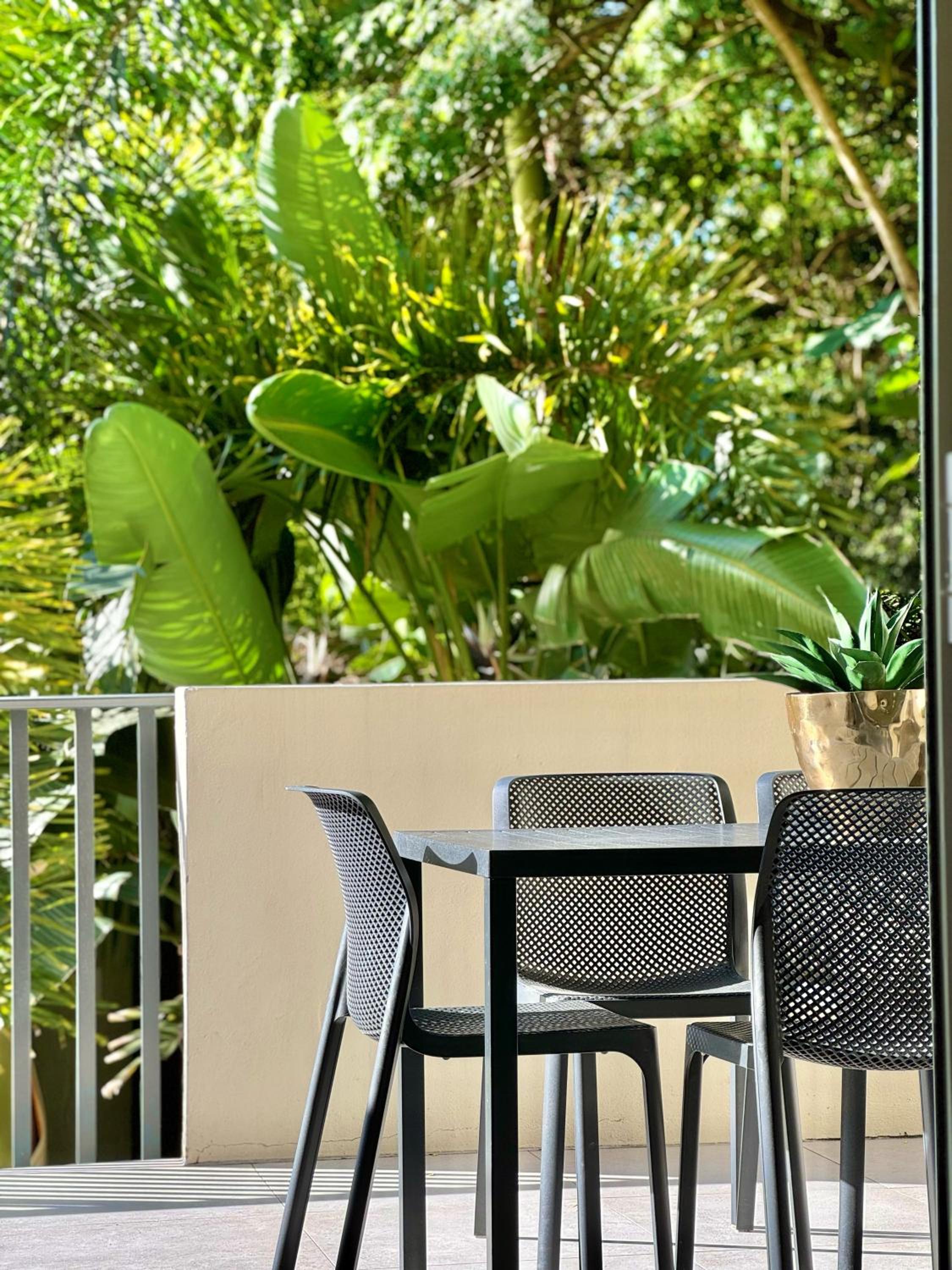 225 2 Bedroom Garden Oasis French Quarter Resort