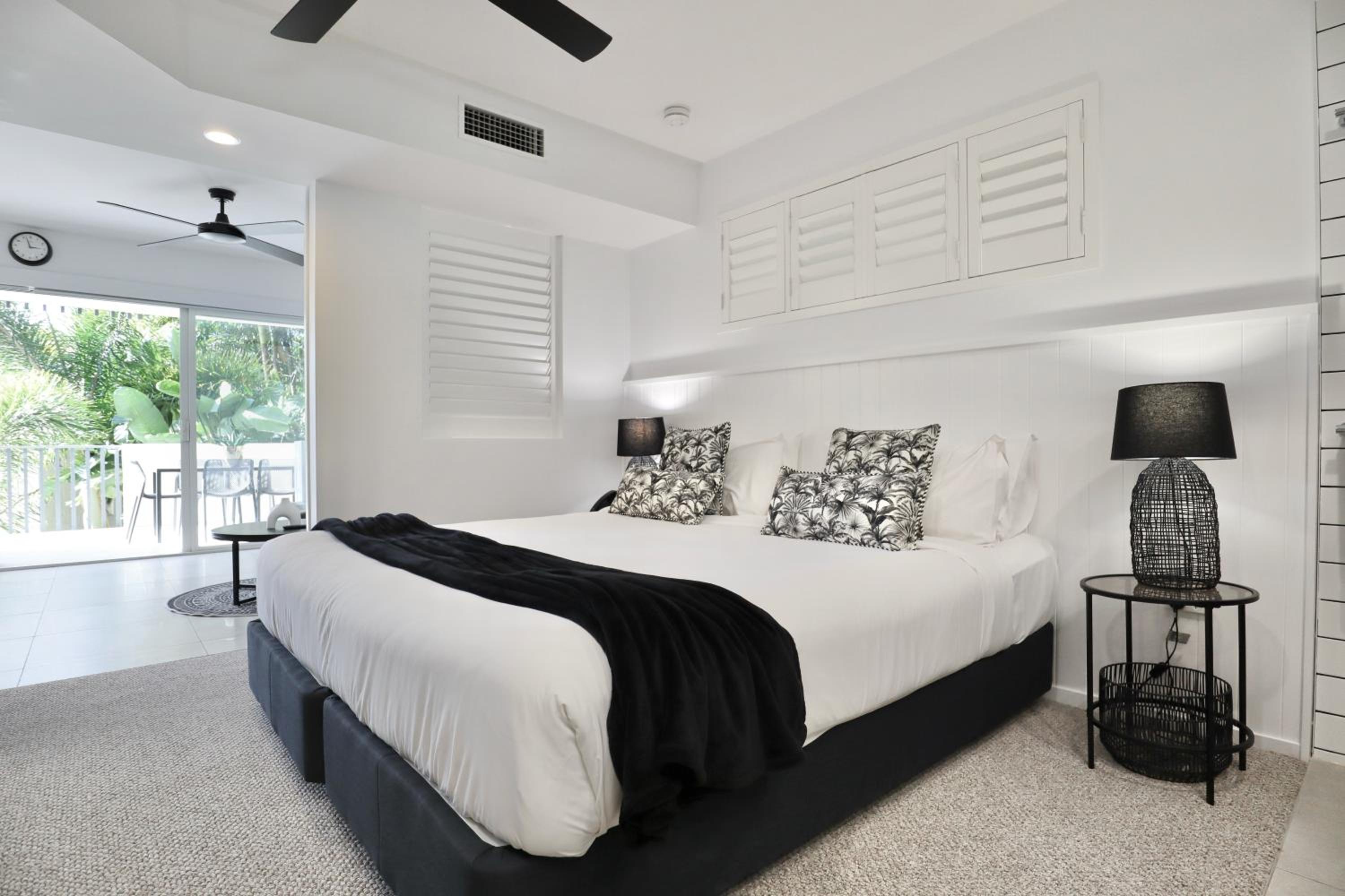 225 2 Bedroom Garden Oasis French Quarter Resort