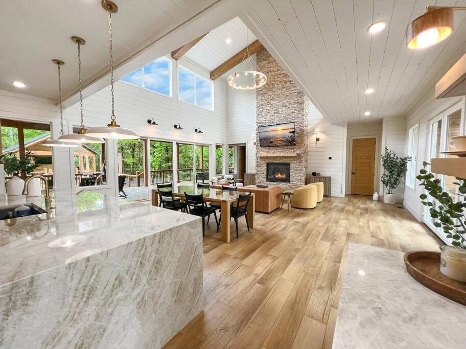 The Bridge of Wonders, Lux 5BR Creek Front with Gameroom view 4