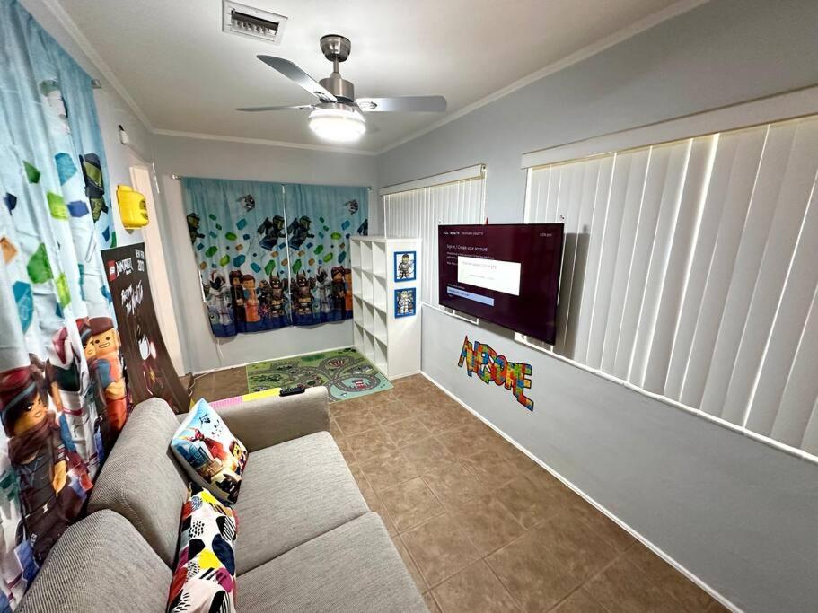 Large 3Bedrooms 1 Bath Near DownTown Dining view 4