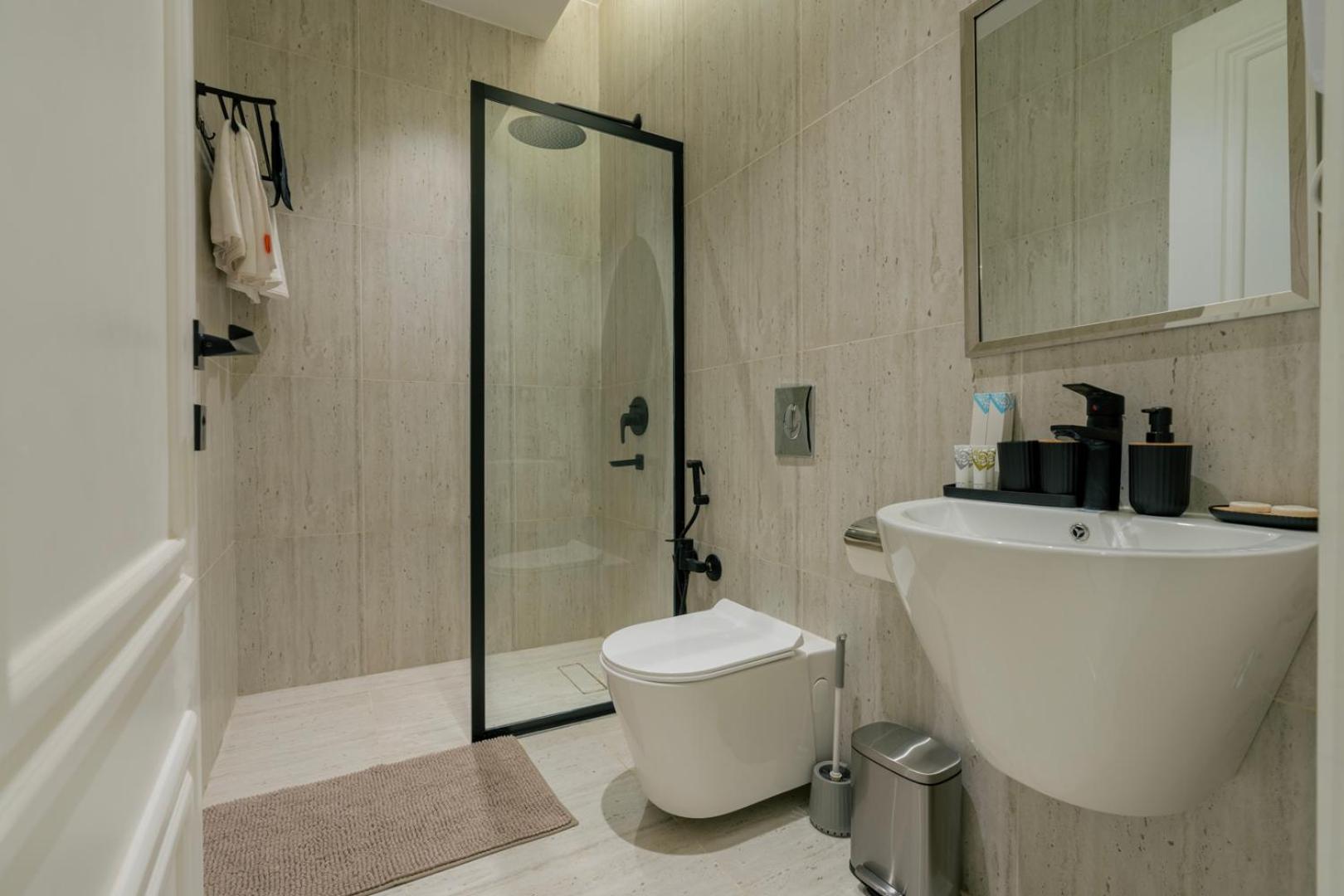 Layali Properties - Vibrant Boho 3BR Apt - Convention and Exhibition Center